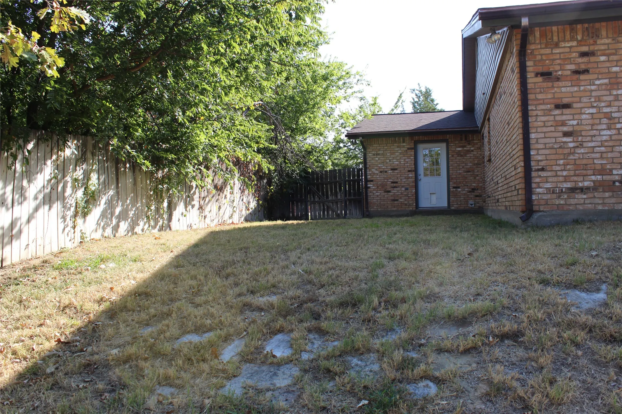 Single Family Residence For Sale in Erath County , 930 N Lydia Street, Stephenville, Texas 76401, 4 Bedroom, 3 Bathroom, 2 Garage spaces, 2,543 Sqft, built in 1979, mls#21355342, Real Estate Agent in Stephenville, Homes For Sale in Erath county, Homes For Sale in Stephenville, Realtor in Stephenville Texas, Real Estate Brokerage Independent Realty Texas, Luminita Cordes Realtor