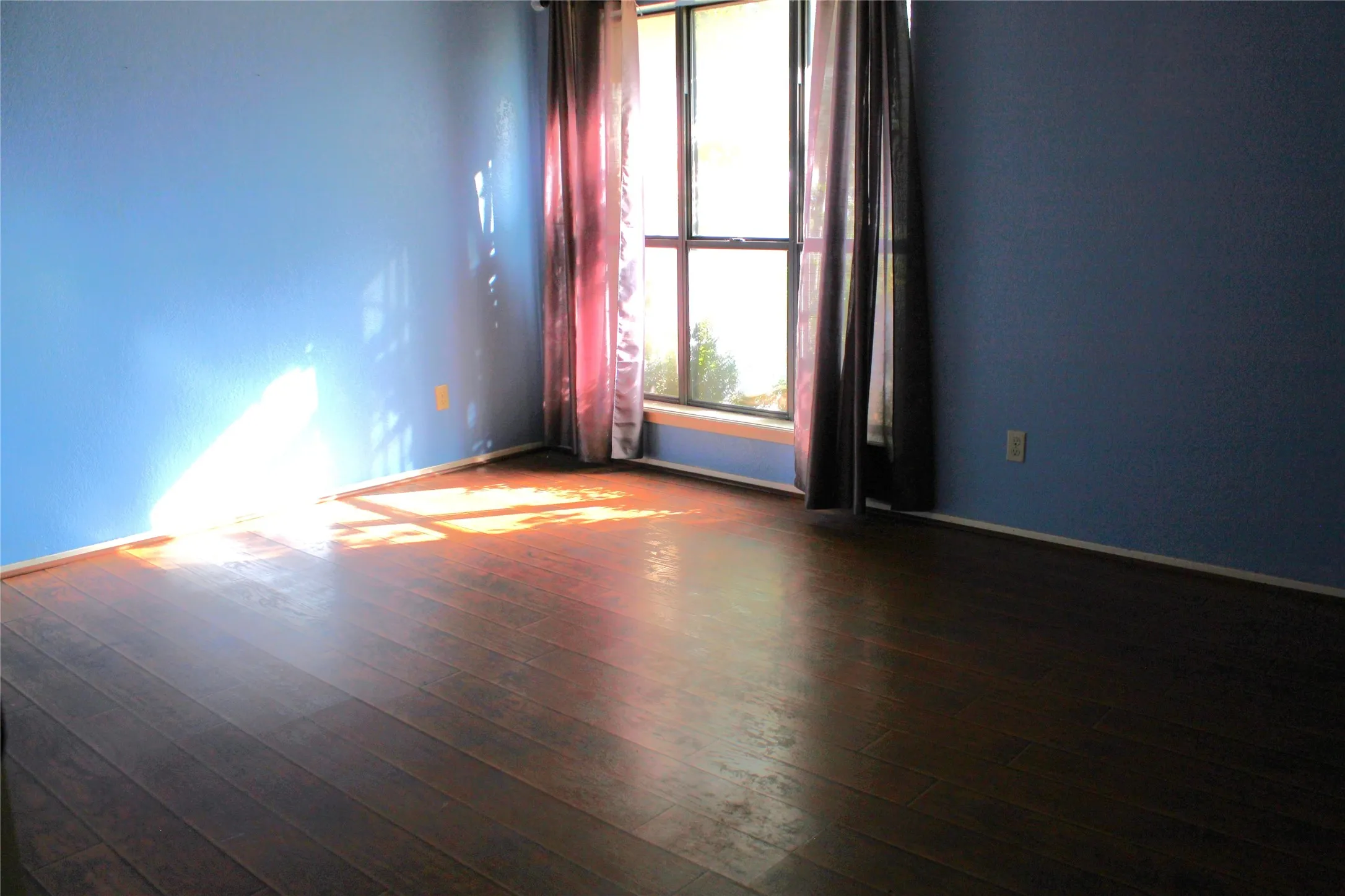 Single Family Residence For Sale in Erath County , 930 N Lydia Street, Stephenville, Texas 76401, 4 Bedroom, 3 Bathroom, 2 Garage spaces, 2,543 Sqft, built in 1979, mls#21355342, Real Estate Agent in Stephenville, Homes For Sale in Erath county, Homes For Sale in Stephenville, Realtor in Stephenville Texas, Real Estate Brokerage Independent Realty Texas, Luminita Cordes Realtor