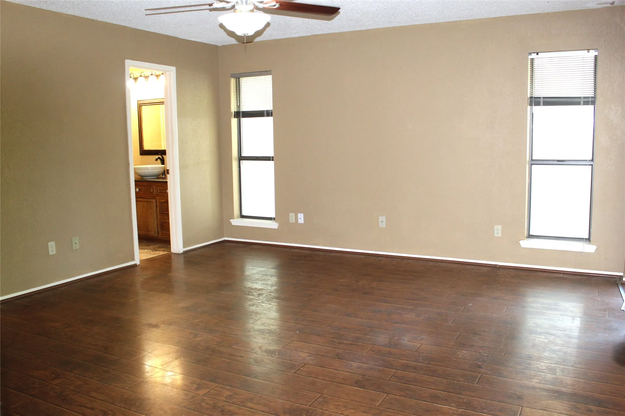 Single Family Residence For Sale in Erath County , 930 N Lydia Street, Stephenville, Texas 76401, 4 Bedroom, 3 Bathroom, 2 Garage spaces, 2,543 Sqft, built in 1979, mls#21355342, Real Estate Agent in Stephenville, Homes For Sale in Erath county, Homes For Sale in Stephenville, Realtor in Stephenville Texas, Real Estate Brokerage Independent Realty Texas, Luminita Cordes Realtor
