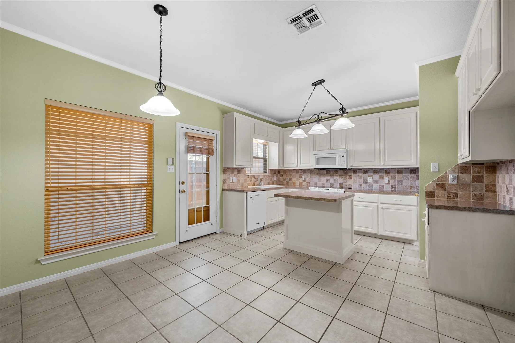 Townhouse For Sale in Mc Lennan County , 333 Old Mill Creek Drive, Woodway, Texas 76712, 3 Bedroom, 2 Bathroom, 2 Garage spaces, 1,380 Sqft, built in 2002, mls#21355307, Real Estate Agent in Woodway, Homes For Sale in Mc Lennan county, Homes For Sale in Woodway, Realtor in Woodway Texas, Real Estate Brokerage Independent Realty Texas, Luminita Cordes Realtor