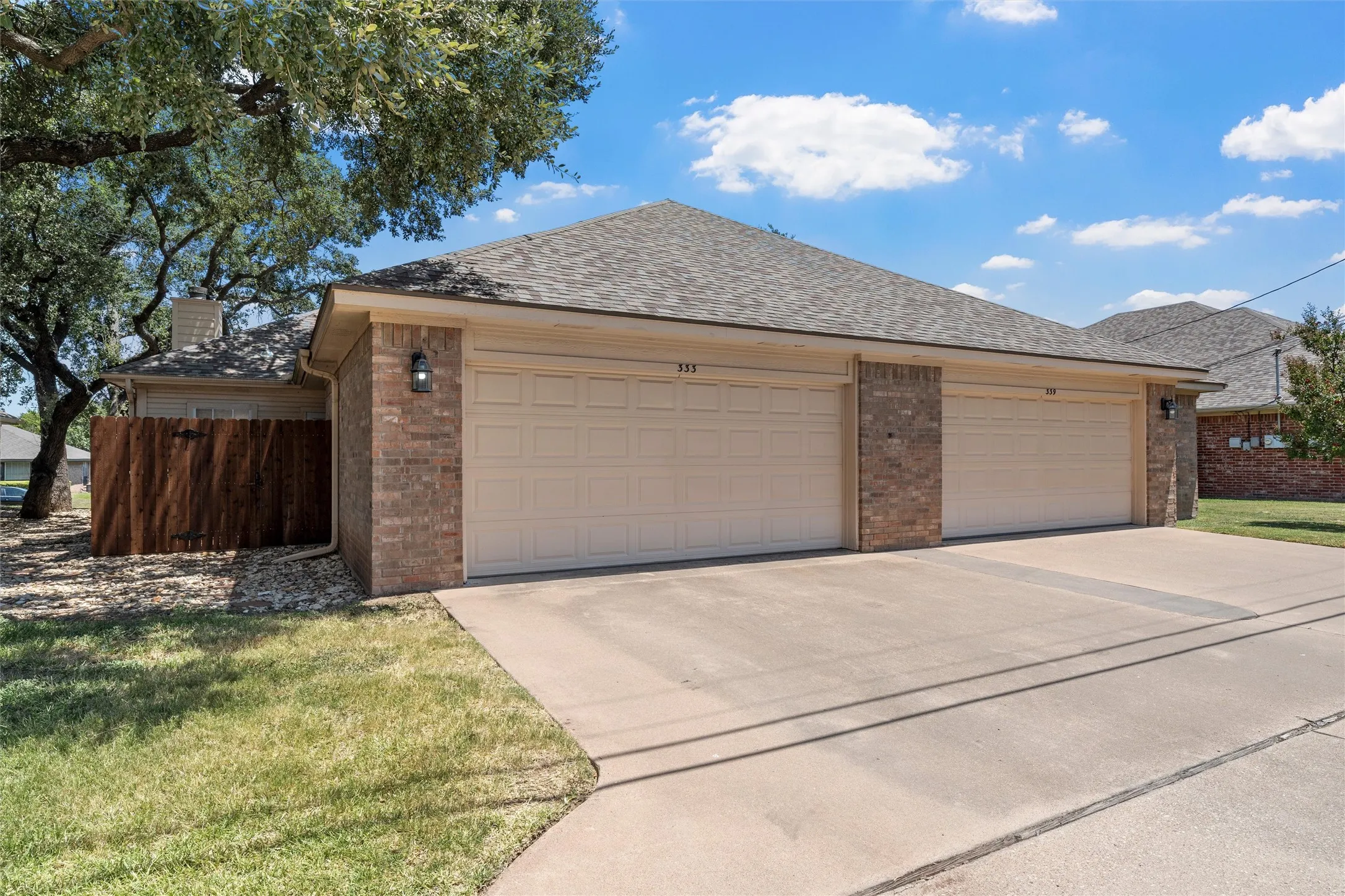 Townhouse For Sale in Mc Lennan County , 333 Old Mill Creek Drive, Woodway, Texas 76712, 3 Bedroom, 2 Bathroom, 2 Garage spaces, 1,380 Sqft, built in 2002, mls#21355307, Real Estate Agent in Woodway, Homes For Sale in Mc Lennan county, Homes For Sale in Woodway, Realtor in Woodway Texas, Real Estate Brokerage Independent Realty Texas, Luminita Cordes Realtor