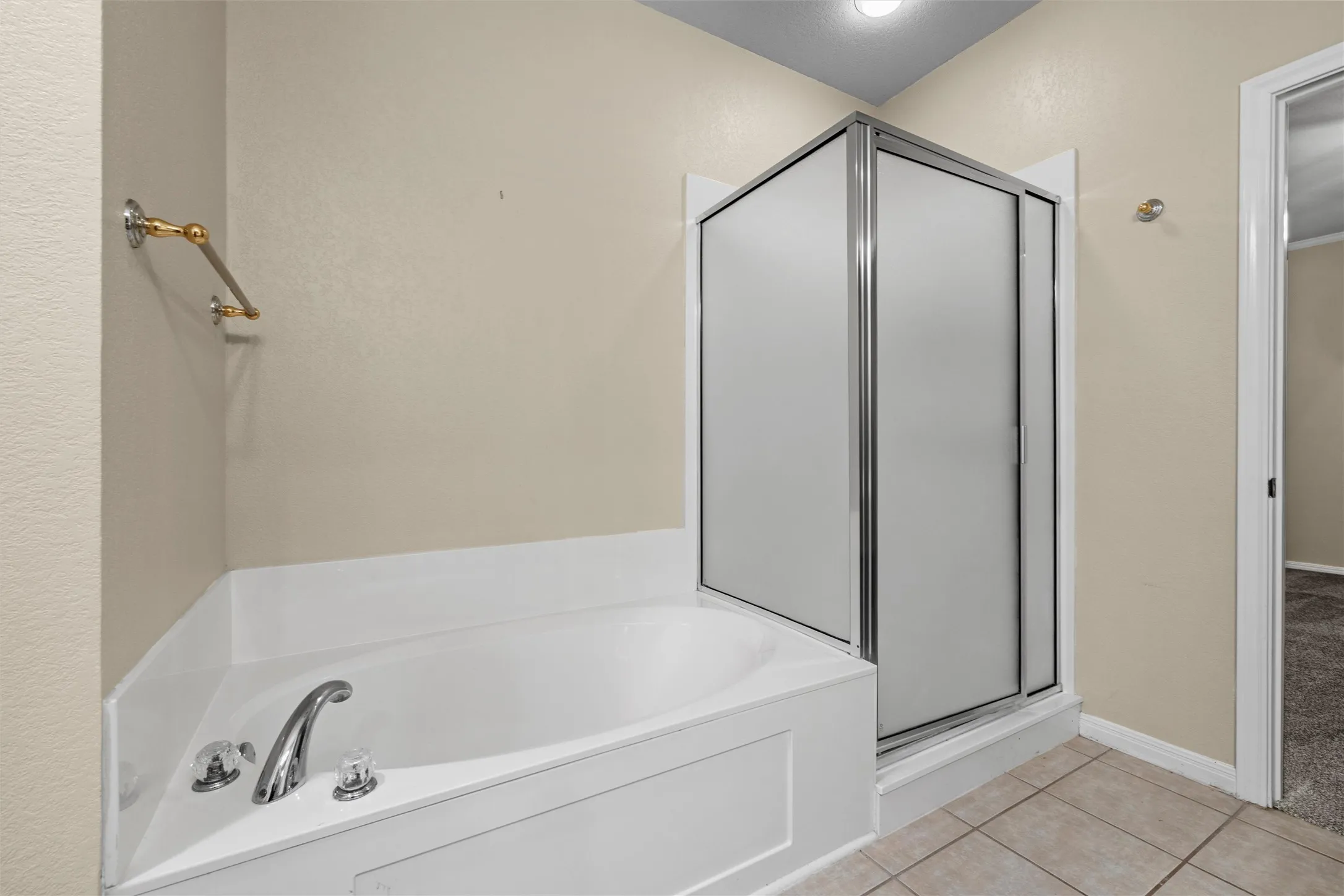 Townhouse For Sale in Mc Lennan County , 333 Old Mill Creek Drive, Woodway, Texas 76712, 3 Bedroom, 2 Bathroom, 2 Garage spaces, 1,380 Sqft, built in 2002, mls#21355307, Real Estate Agent in Woodway, Homes For Sale in Mc Lennan county, Homes For Sale in Woodway, Realtor in Woodway Texas, Real Estate Brokerage Independent Realty Texas, Luminita Cordes Realtor