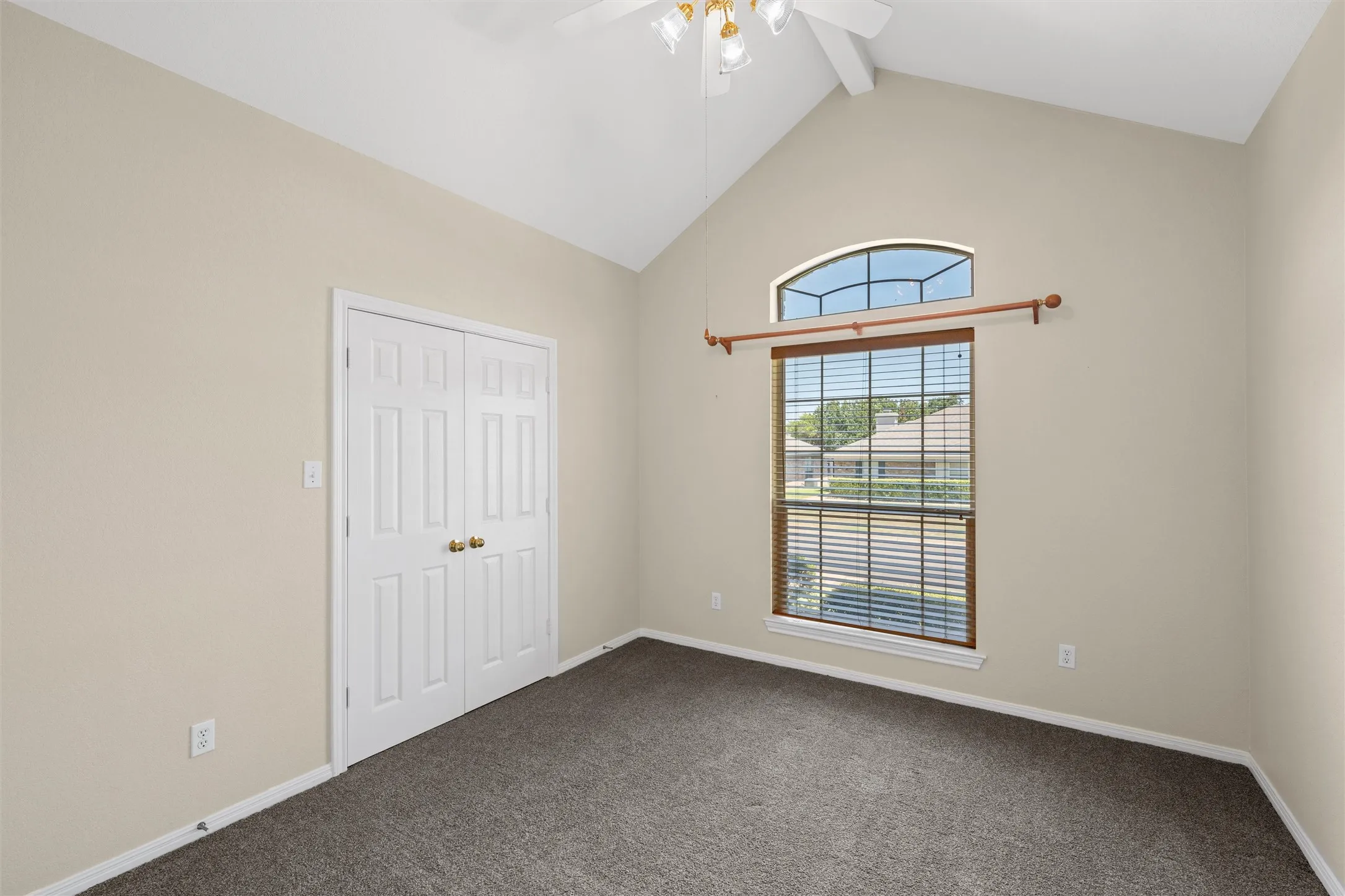 Townhouse For Sale in Mc Lennan County , 333 Old Mill Creek Drive, Woodway, Texas 76712, 3 Bedroom, 2 Bathroom, 2 Garage spaces, 1,380 Sqft, built in 2002, mls#21355307, Real Estate Agent in Woodway, Homes For Sale in Mc Lennan county, Homes For Sale in Woodway, Realtor in Woodway Texas, Real Estate Brokerage Independent Realty Texas, Luminita Cordes Realtor