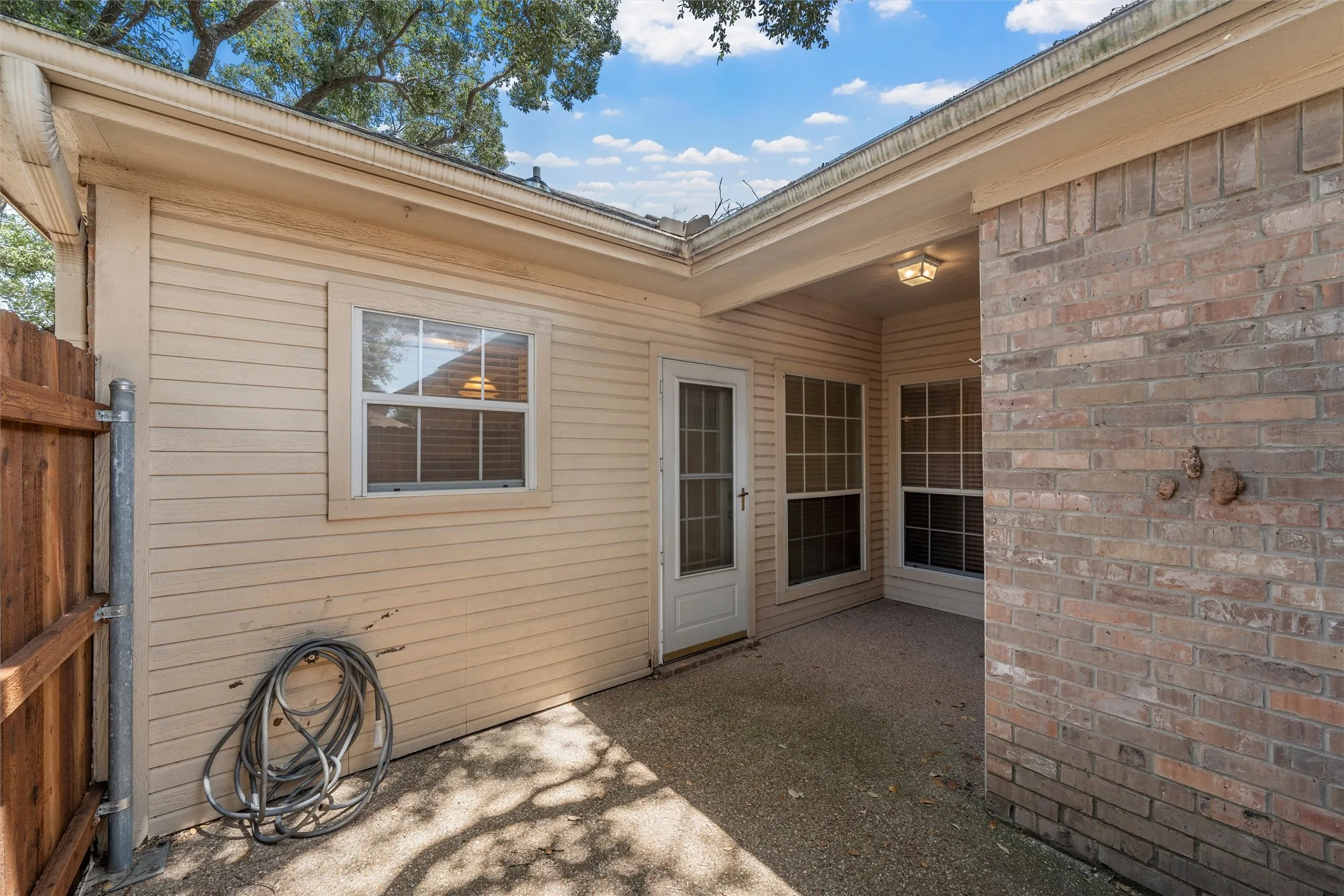 Townhouse For Sale in Mc Lennan County , 333 Old Mill Creek Drive, Woodway, Texas 76712, 3 Bedroom, 2 Bathroom, 2 Garage spaces, 1,380 Sqft, built in 2002, mls#21355307, Real Estate Agent in Woodway, Homes For Sale in Mc Lennan county, Homes For Sale in Woodway, Realtor in Woodway Texas, Real Estate Brokerage Independent Realty Texas, Luminita Cordes Realtor
