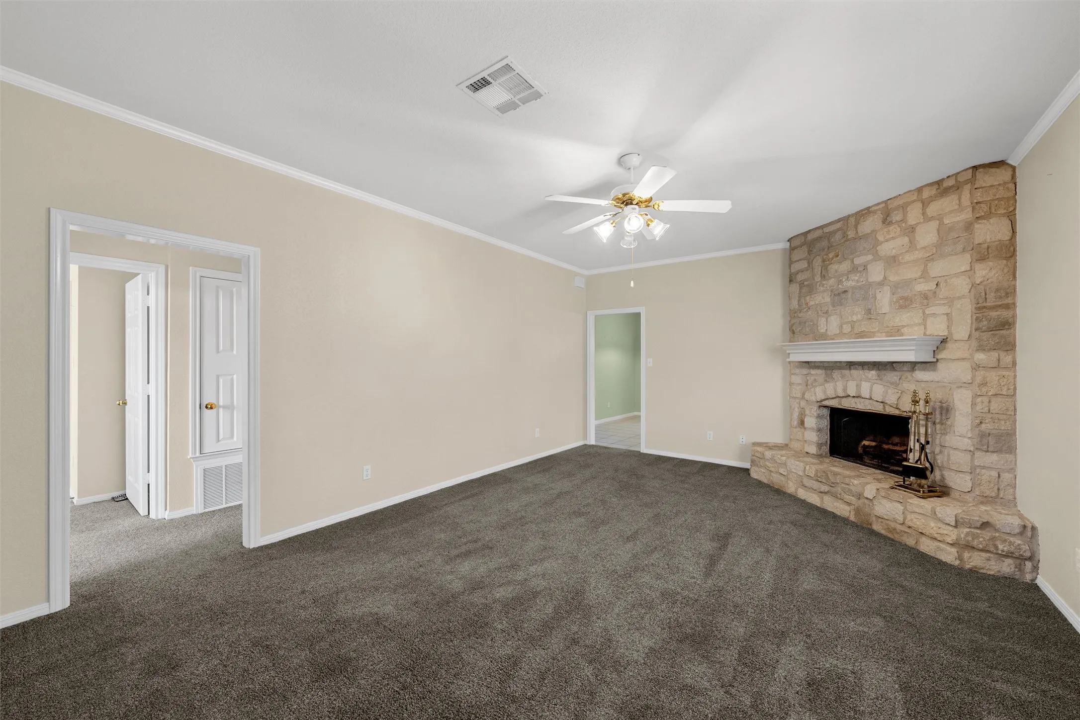 Townhouse For Sale in Mc Lennan County , 333 Old Mill Creek Drive, Woodway, Texas 76712, 3 Bedroom, 2 Bathroom, 2 Garage spaces, 1,380 Sqft, built in 2002, mls#21355307, Real Estate Agent in Woodway, Homes For Sale in Mc Lennan county, Homes For Sale in Woodway, Realtor in Woodway Texas, Real Estate Brokerage Independent Realty Texas, Luminita Cordes Realtor