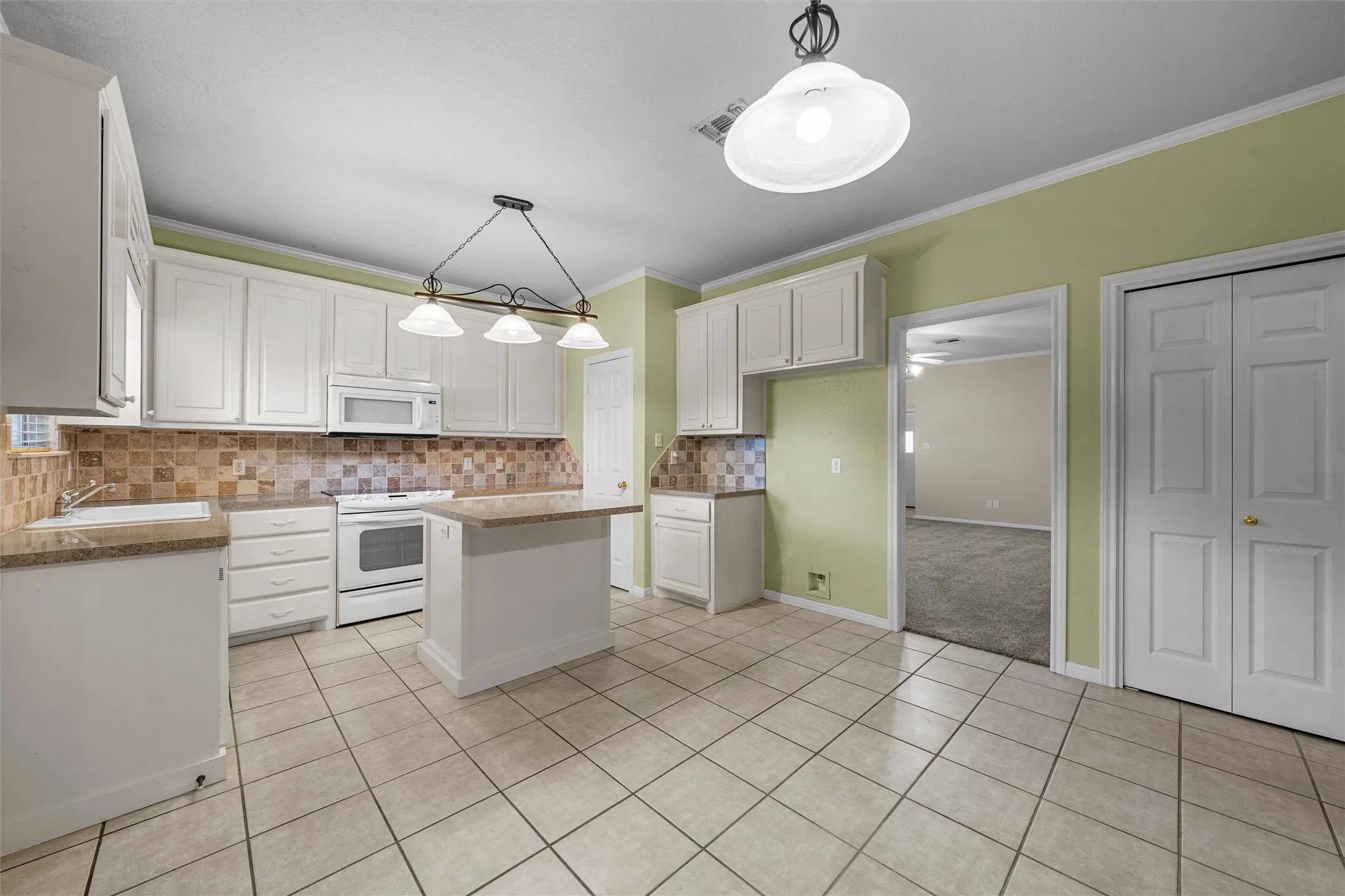 Townhouse For Sale in Mc Lennan County , 333 Old Mill Creek Drive, Woodway, Texas 76712, 3 Bedroom, 2 Bathroom, 2 Garage spaces, 1,380 Sqft, built in 2002, mls#21355307, Real Estate Agent in Woodway, Homes For Sale in Mc Lennan county, Homes For Sale in Woodway, Realtor in Woodway Texas, Real Estate Brokerage Independent Realty Texas, Luminita Cordes Realtor