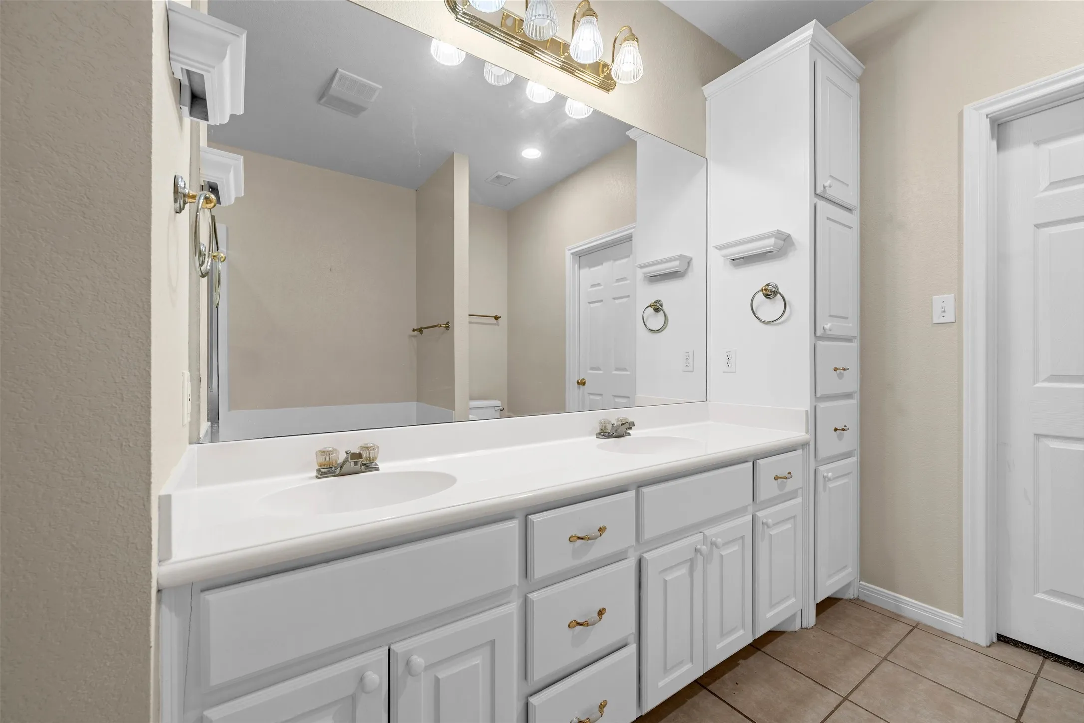 Townhouse For Sale in Mc Lennan County , 333 Old Mill Creek Drive, Woodway, Texas 76712, 3 Bedroom, 2 Bathroom, 2 Garage spaces, 1,380 Sqft, built in 2002, mls#21355307, Real Estate Agent in Woodway, Homes For Sale in Mc Lennan county, Homes For Sale in Woodway, Realtor in Woodway Texas, Real Estate Brokerage Independent Realty Texas, Luminita Cordes Realtor