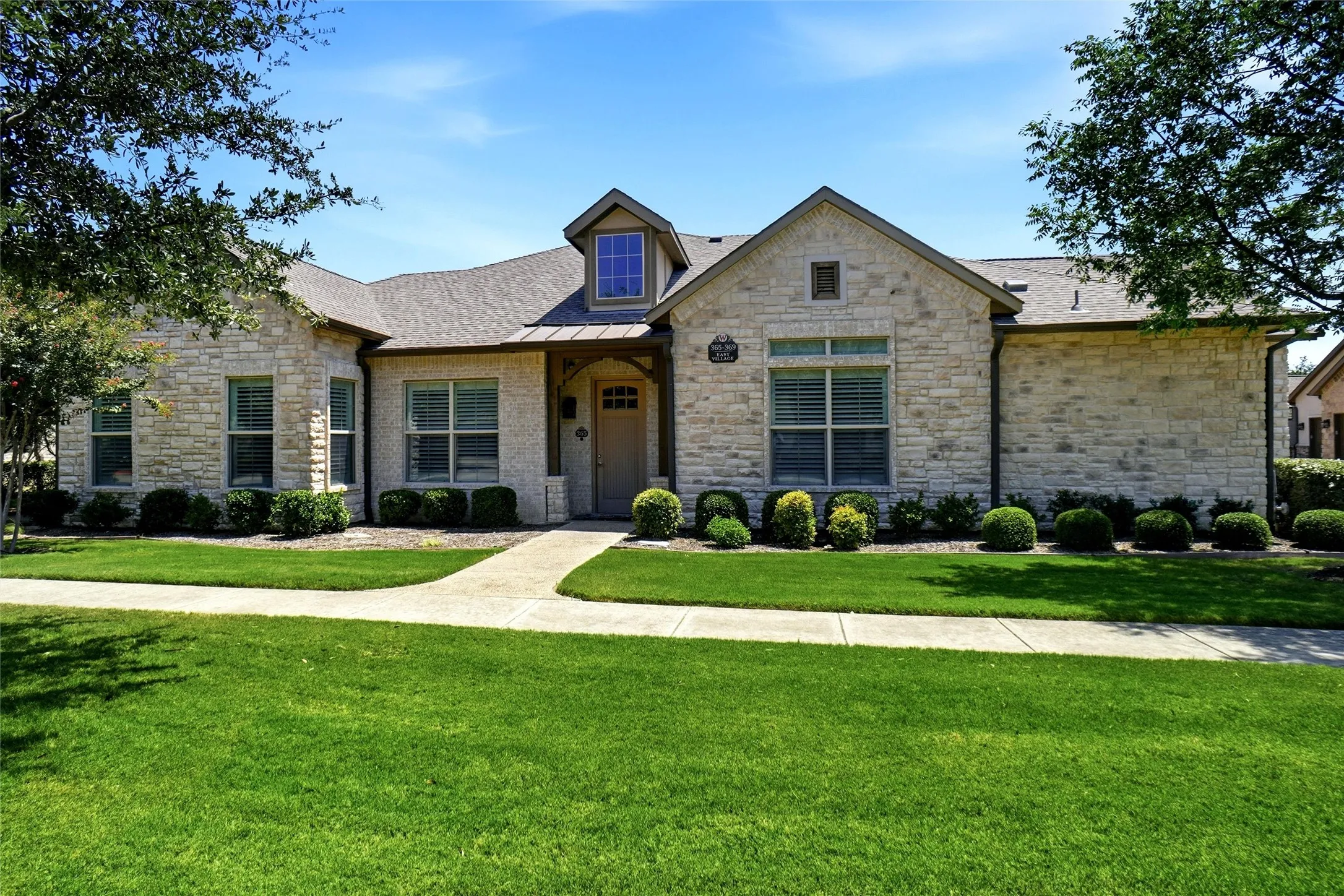 Condominium For Sale in Tarrant County , 365 Watermere Drive, Southlake, Texas 76092, 2 Bedroom, 3 Bathroom, 2 Garage spaces, 2,117 Sqft, built in 2015, mls#21355594, Real Estate Agent in Southlake, Homes For Sale in Tarrant county, Homes For Sale in Southlake, Realtor in Southlake Texas, Real Estate Brokerage Independent Realty Texas, Luminita Cordes Realtor