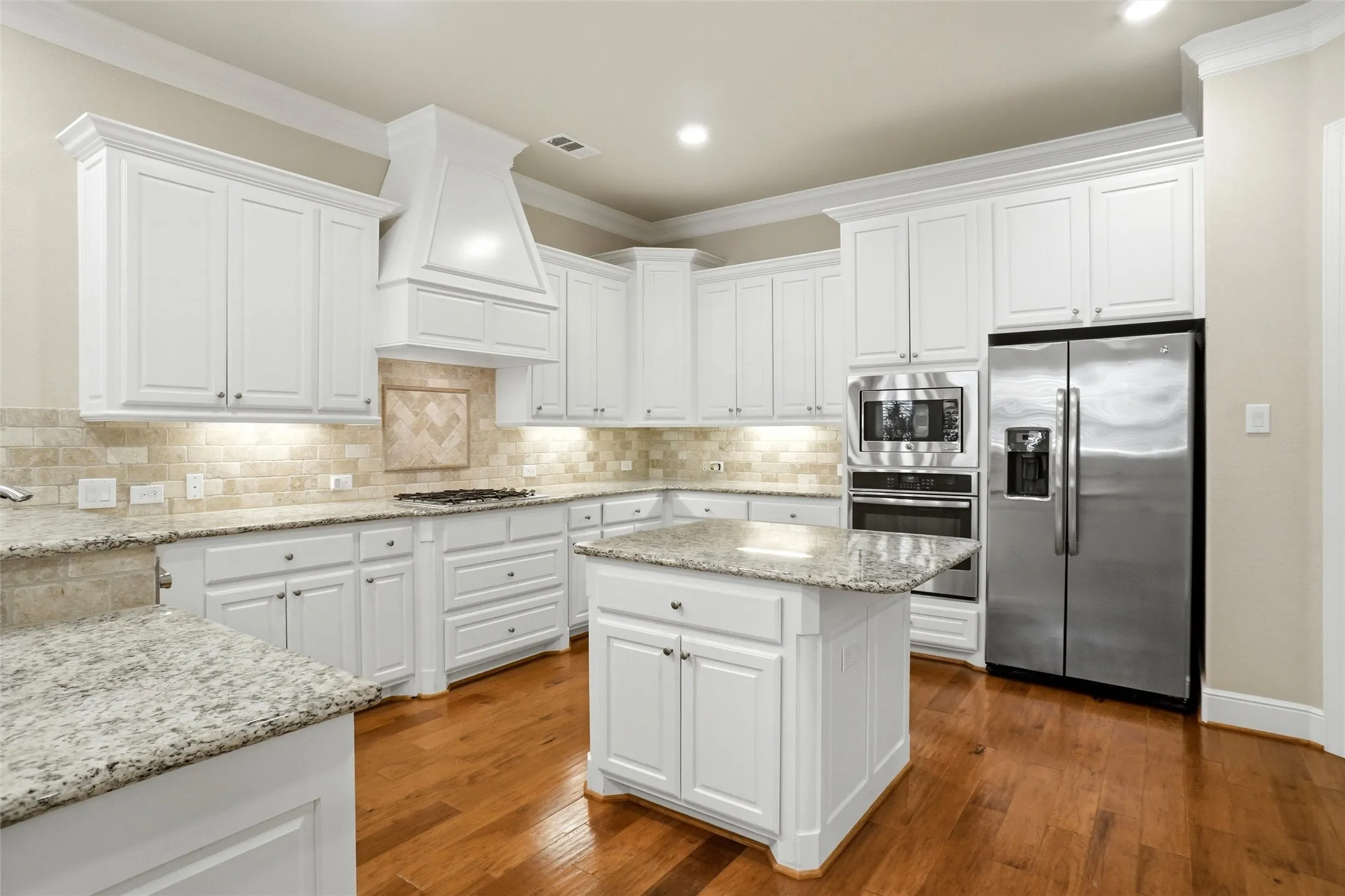 Condominium For Sale in Tarrant County , 365 Watermere Drive, Southlake, Texas 76092, 2 Bedroom, 3 Bathroom, 2 Garage spaces, 2,117 Sqft, built in 2015, mls#21355594, Real Estate Agent in Southlake, Homes For Sale in Tarrant county, Homes For Sale in Southlake, Realtor in Southlake Texas, Real Estate Brokerage Independent Realty Texas, Luminita Cordes Realtor