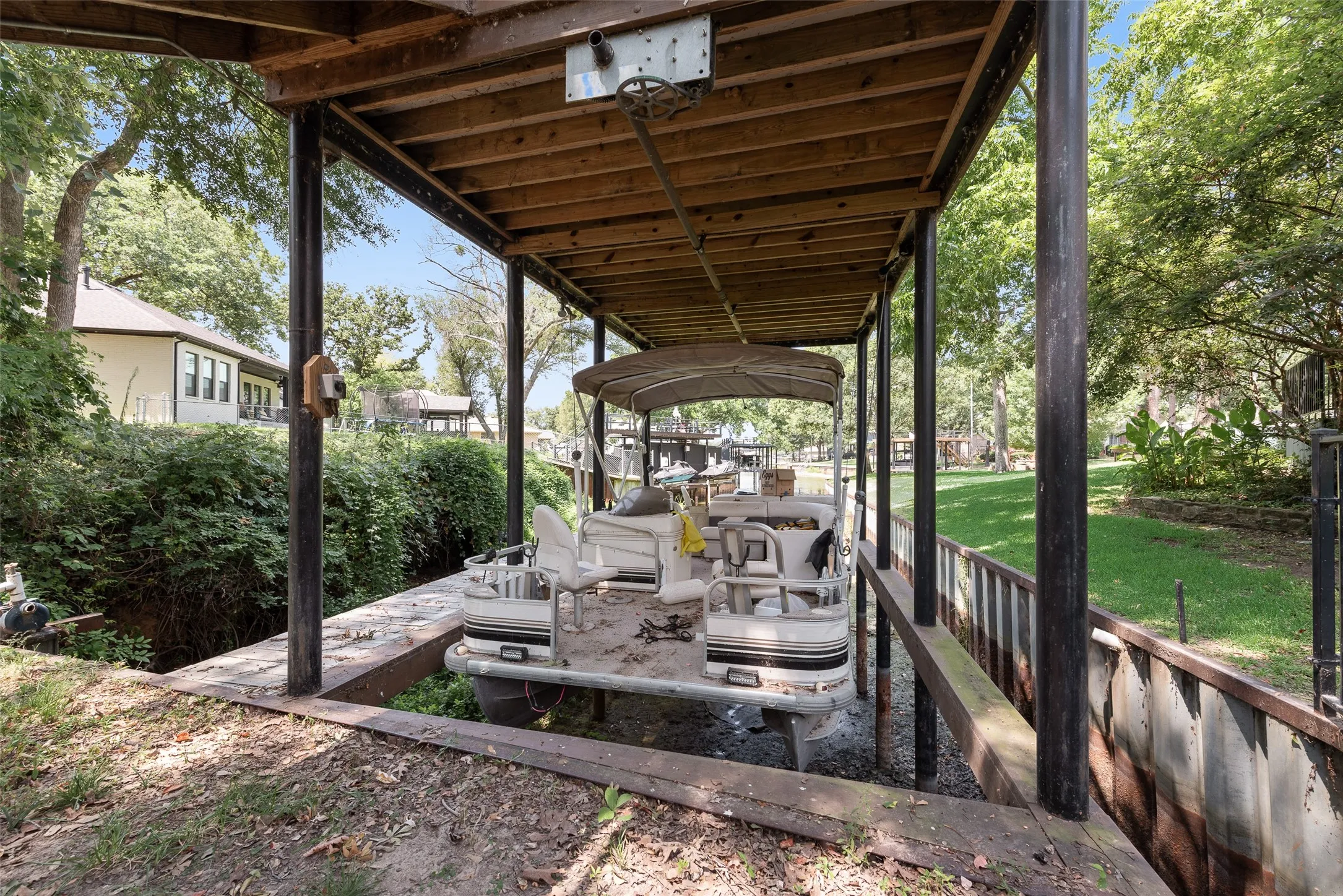 Single Family Residence For Sale in Henderson County , 110 LA Jolla Street, Mabank, Texas 75156, 3 Bedroom, 2 Bathroom, Garage spaces, 1,760 Sqft, built in 1981, mls#21355606, Real Estate Agent in Mabank, Homes For Sale in Henderson county, Homes For Sale in Mabank, Realtor in Mabank Texas, Real Estate Brokerage Independent Realty Texas, Luminita Cordes Realtor