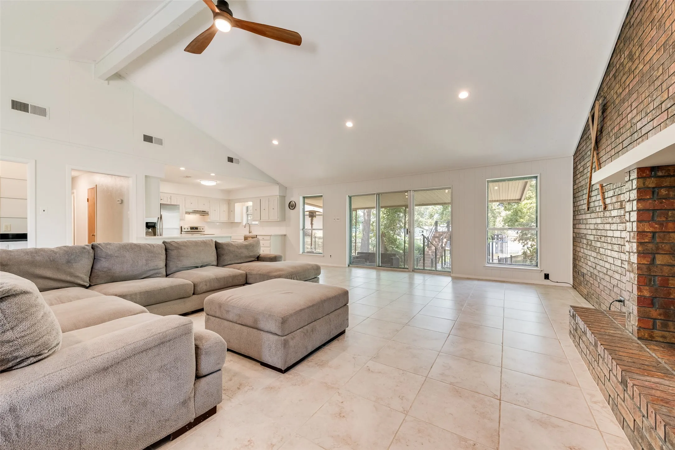 Single Family Residence For Sale in Henderson County , 110 LA Jolla Street, Mabank, Texas 75156, 3 Bedroom, 2 Bathroom, Garage spaces, 1,760 Sqft, built in 1981, mls#21355606, Real Estate Agent in Mabank, Homes For Sale in Henderson county, Homes For Sale in Mabank, Realtor in Mabank Texas, Real Estate Brokerage Independent Realty Texas, Luminita Cordes Realtor