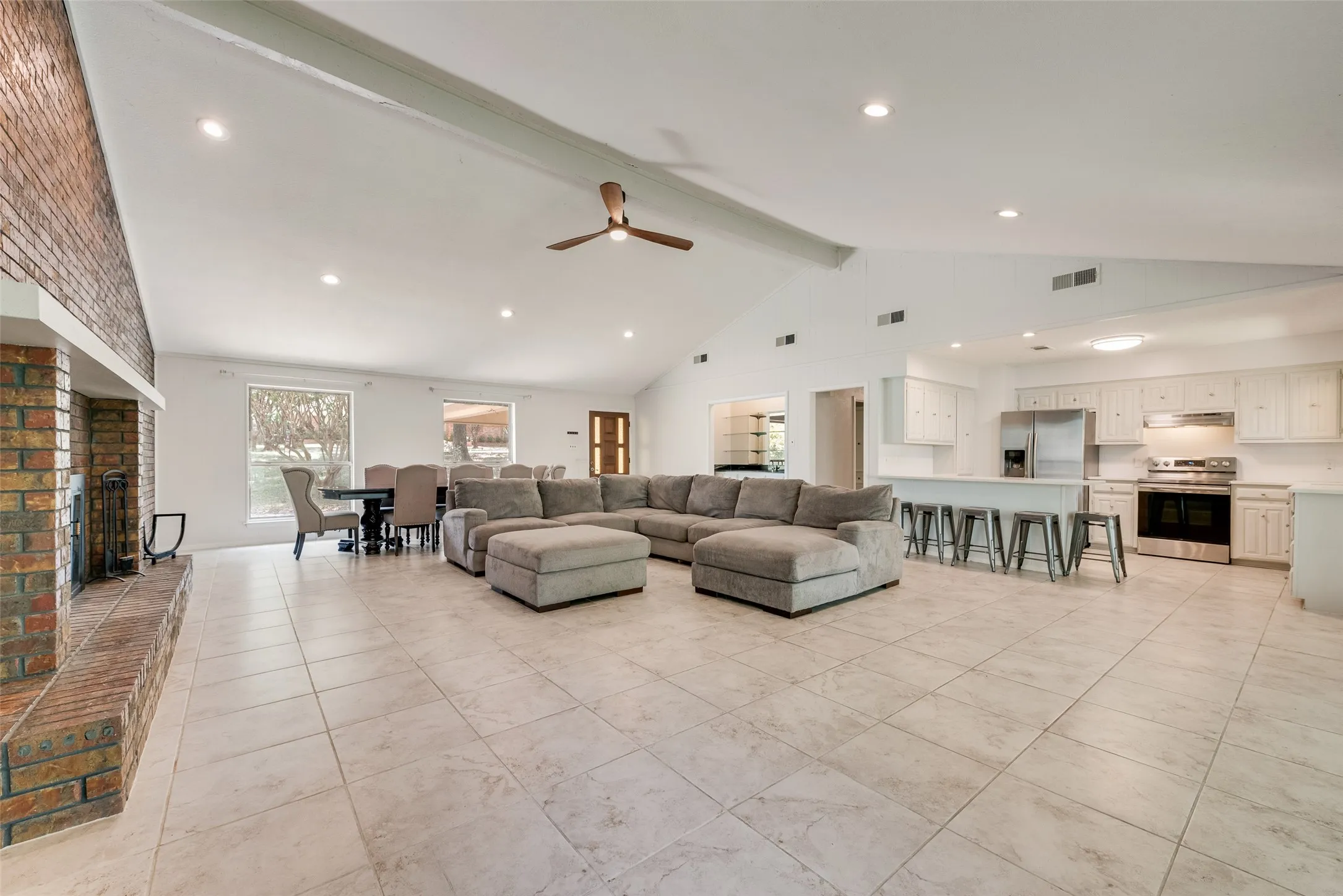 Single Family Residence For Sale in Henderson County , 110 LA Jolla Street, Mabank, Texas 75156, 3 Bedroom, 2 Bathroom, Garage spaces, 1,760 Sqft, built in 1981, mls#21355606, Real Estate Agent in Mabank, Homes For Sale in Henderson county, Homes For Sale in Mabank, Realtor in Mabank Texas, Real Estate Brokerage Independent Realty Texas, Luminita Cordes Realtor