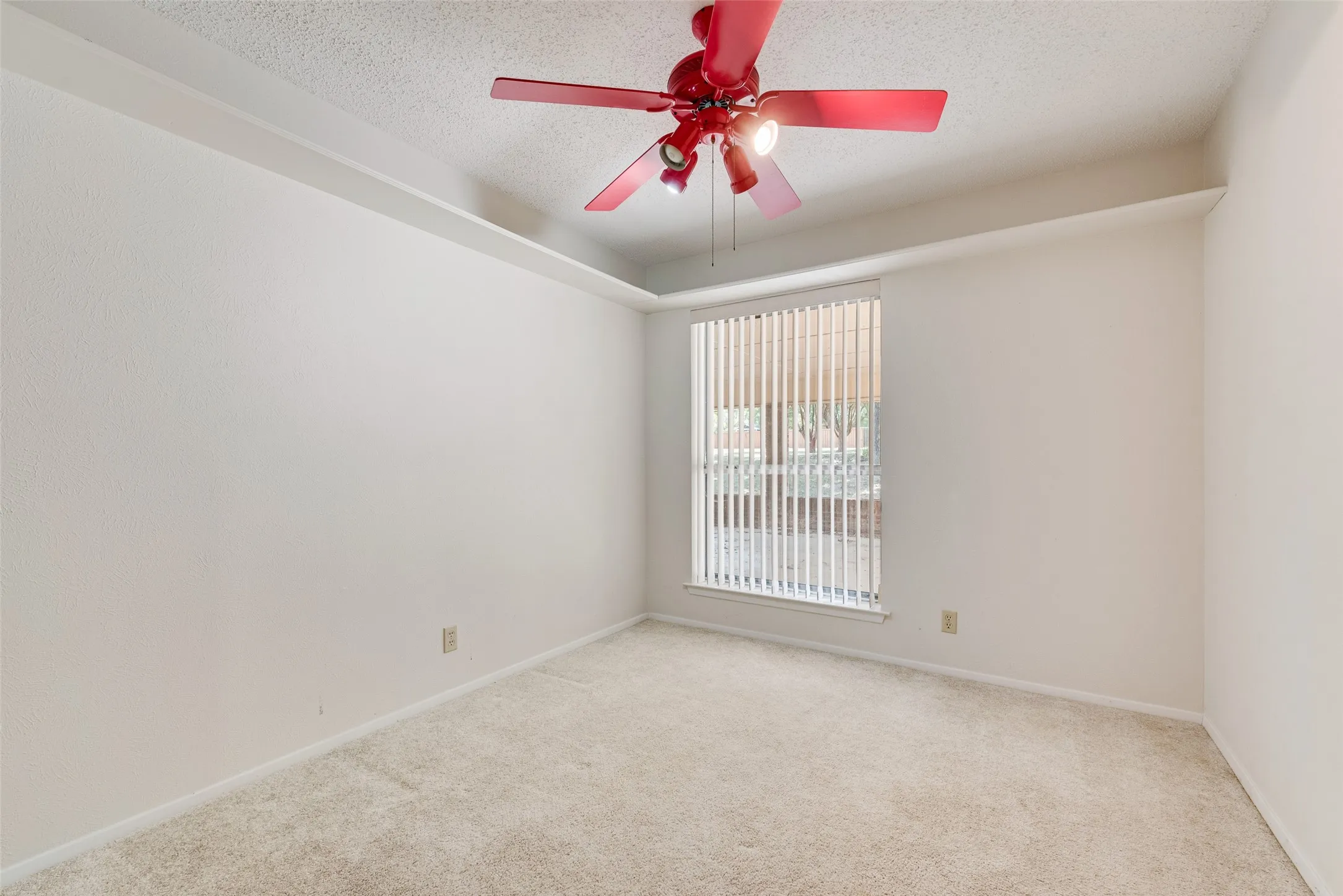Single Family Residence For Sale in Henderson County , 110 LA Jolla Street, Mabank, Texas 75156, 3 Bedroom, 2 Bathroom, Garage spaces, 1,760 Sqft, built in 1981, mls#21355606, Real Estate Agent in Mabank, Homes For Sale in Henderson county, Homes For Sale in Mabank, Realtor in Mabank Texas, Real Estate Brokerage Independent Realty Texas, Luminita Cordes Realtor