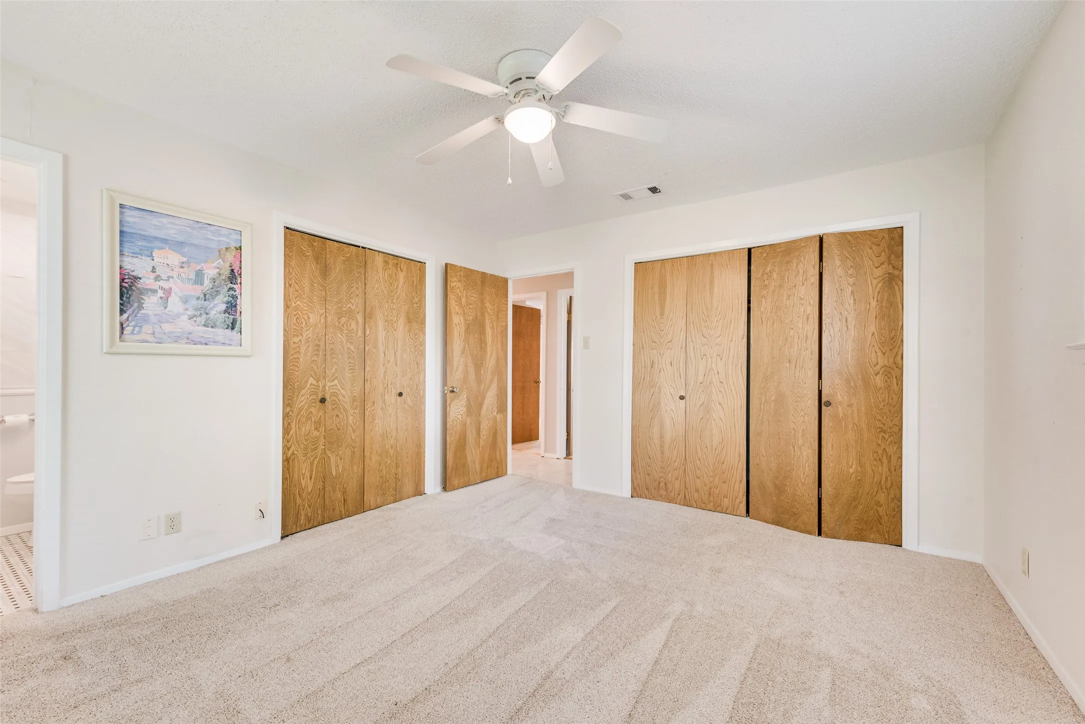 Single Family Residence For Sale in Henderson County , 110 LA Jolla Street, Mabank, Texas 75156, 3 Bedroom, 2 Bathroom, Garage spaces, 1,760 Sqft, built in 1981, mls#21355606, Real Estate Agent in Mabank, Homes For Sale in Henderson county, Homes For Sale in Mabank, Realtor in Mabank Texas, Real Estate Brokerage Independent Realty Texas, Luminita Cordes Realtor