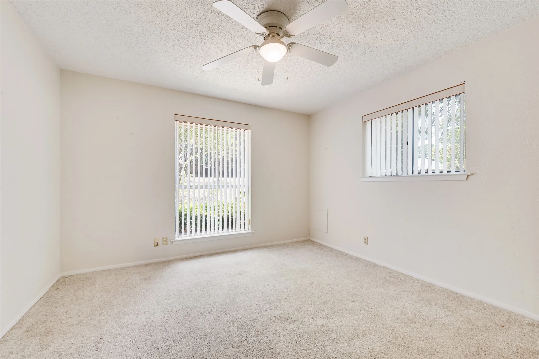 Single Family Residence For Sale in Henderson County , 110 LA Jolla Street, Mabank, Texas 75156, 3 Bedroom, 2 Bathroom, Garage spaces, 1,760 Sqft, built in 1981, mls#21355606, Real Estate Agent in Mabank, Homes For Sale in Henderson county, Homes For Sale in Mabank, Realtor in Mabank Texas, Real Estate Brokerage Independent Realty Texas, Luminita Cordes Realtor