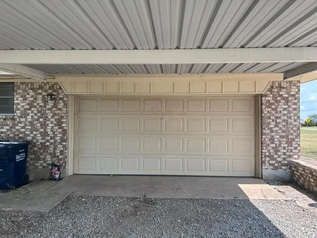 Single Family Residence For Sale in Grayson County , 904 Beasley Boulevard, Whitewright, Texas 75491, 3 Bedroom, 2 Bathroom, 2 Garage spaces, 1,560 Sqft, built in 1965, Price $335,000, mls#21355611, Real Estate Agent in Whitewright, Homes For Sale in Grayson county, Homes For Sale in Whitewright, Realtor in Whitewright Texas, Real Estate Brokerage Independent Realty Texas, Luminita Cordes Realtor