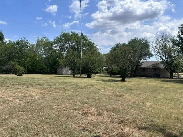 Single Family Residence For Sale in Grayson County , 904 Beasley Boulevard, Whitewright, Texas 75491, 3 Bedroom, 2 Bathroom, 2 Garage spaces, 1,560 Sqft, built in 1965, Price $335,000, mls#21355611, Real Estate Agent in Whitewright, Homes For Sale in Grayson county, Homes For Sale in Whitewright, Realtor in Whitewright Texas, Real Estate Brokerage Independent Realty Texas, Luminita Cordes Realtor