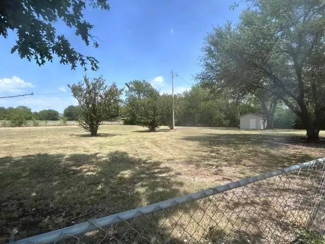 Single Family Residence For Sale in Grayson County , 904 Beasley Boulevard, Whitewright, Texas 75491, 3 Bedroom, 2 Bathroom, 2 Garage spaces, 1,560 Sqft, built in 1965, Price $335,000, mls#21355611, Real Estate Agent in Whitewright, Homes For Sale in Grayson county, Homes For Sale in Whitewright, Realtor in Whitewright Texas, Real Estate Brokerage Independent Realty Texas, Luminita Cordes Realtor