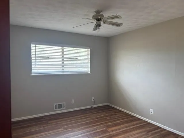 Single Family Residence For Sale in Grayson County , 904 Beasley Boulevard, Whitewright, Texas 75491, 3 Bedroom, 2 Bathroom, 2 Garage spaces, 1,560 Sqft, built in 1965, Price $335,000, mls#21355611, Real Estate Agent in Whitewright, Homes For Sale in Grayson county, Homes For Sale in Whitewright, Realtor in Whitewright Texas, Real Estate Brokerage Independent Realty Texas, Luminita Cordes Realtor