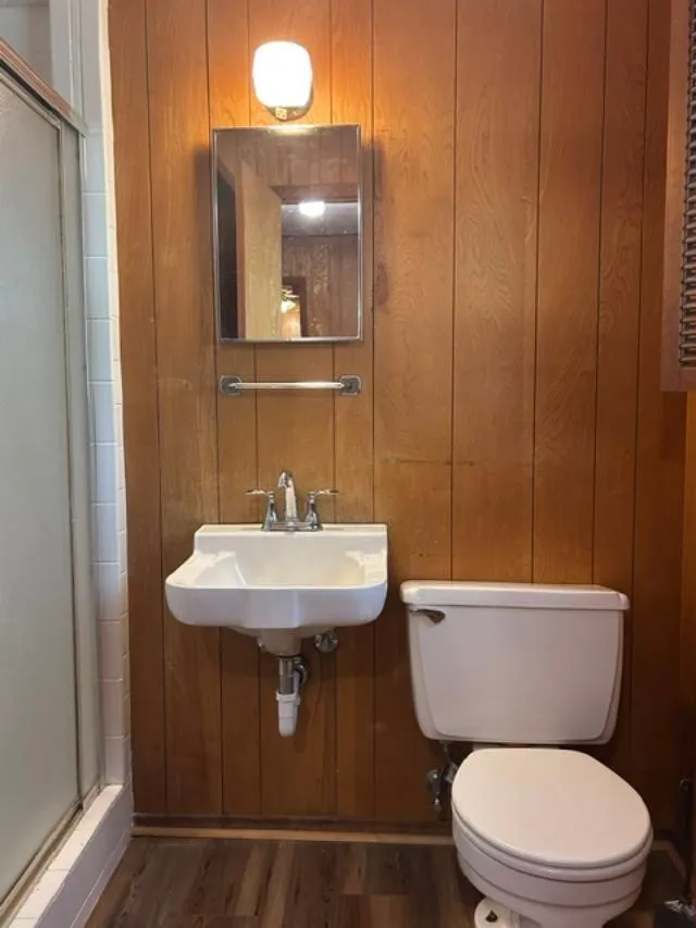 Single Family Residence For Sale in Grayson County , 904 Beasley Boulevard, Whitewright, Texas 75491, 3 Bedroom, 2 Bathroom, 2 Garage spaces, 1,560 Sqft, built in 1965, Price $335,000, mls#21355611, Real Estate Agent in Whitewright, Homes For Sale in Grayson county, Homes For Sale in Whitewright, Realtor in Whitewright Texas, Real Estate Brokerage Independent Realty Texas, Luminita Cordes Realtor