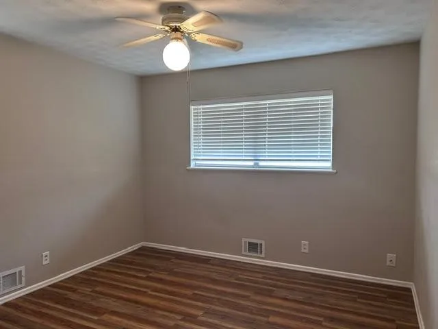 Single Family Residence For Sale in Grayson County , 904 Beasley Boulevard, Whitewright, Texas 75491, 3 Bedroom, 2 Bathroom, 2 Garage spaces, 1,560 Sqft, built in 1965, Price $335,000, mls#21355611, Real Estate Agent in Whitewright, Homes For Sale in Grayson county, Homes For Sale in Whitewright, Realtor in Whitewright Texas, Real Estate Brokerage Independent Realty Texas, Luminita Cordes Realtor