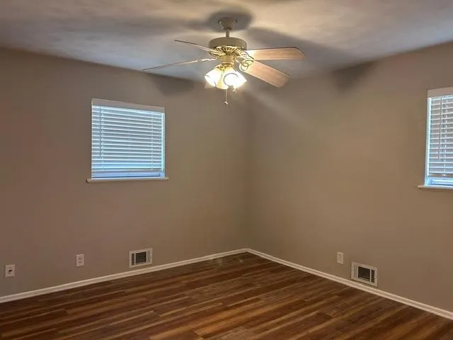 Single Family Residence For Sale in Grayson County , 904 Beasley Boulevard, Whitewright, Texas 75491, 3 Bedroom, 2 Bathroom, 2 Garage spaces, 1,560 Sqft, built in 1965, Price $335,000, mls#21355611, Real Estate Agent in Whitewright, Homes For Sale in Grayson county, Homes For Sale in Whitewright, Realtor in Whitewright Texas, Real Estate Brokerage Independent Realty Texas, Luminita Cordes Realtor