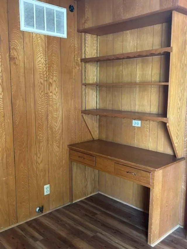 Single Family Residence For Sale in Grayson County , 904 Beasley Boulevard, Whitewright, Texas 75491, 3 Bedroom, 2 Bathroom, 2 Garage spaces, 1,560 Sqft, built in 1965, Price $335,000, mls#21355611, Real Estate Agent in Whitewright, Homes For Sale in Grayson county, Homes For Sale in Whitewright, Realtor in Whitewright Texas, Real Estate Brokerage Independent Realty Texas, Luminita Cordes Realtor