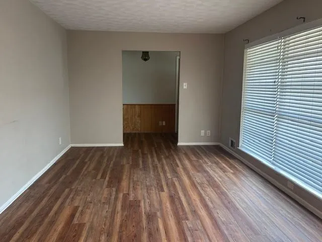 Single Family Residence For Sale in Grayson County , 904 Beasley Boulevard, Whitewright, Texas 75491, 3 Bedroom, 2 Bathroom, 2 Garage spaces, 1,560 Sqft, built in 1965, Price $335,000, mls#21355611, Real Estate Agent in Whitewright, Homes For Sale in Grayson county, Homes For Sale in Whitewright, Realtor in Whitewright Texas, Real Estate Brokerage Independent Realty Texas, Luminita Cordes Realtor