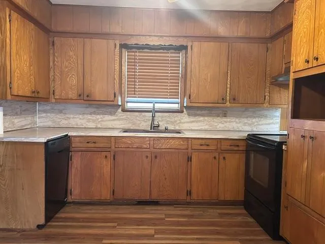 Single Family Residence For Sale in Grayson County , 904 Beasley Boulevard, Whitewright, Texas 75491, 3 Bedroom, 2 Bathroom, 2 Garage spaces, 1,560 Sqft, built in 1965, Price $335,000, mls#21355611, Real Estate Agent in Whitewright, Homes For Sale in Grayson county, Homes For Sale in Whitewright, Realtor in Whitewright Texas, Real Estate Brokerage Independent Realty Texas, Luminita Cordes Realtor