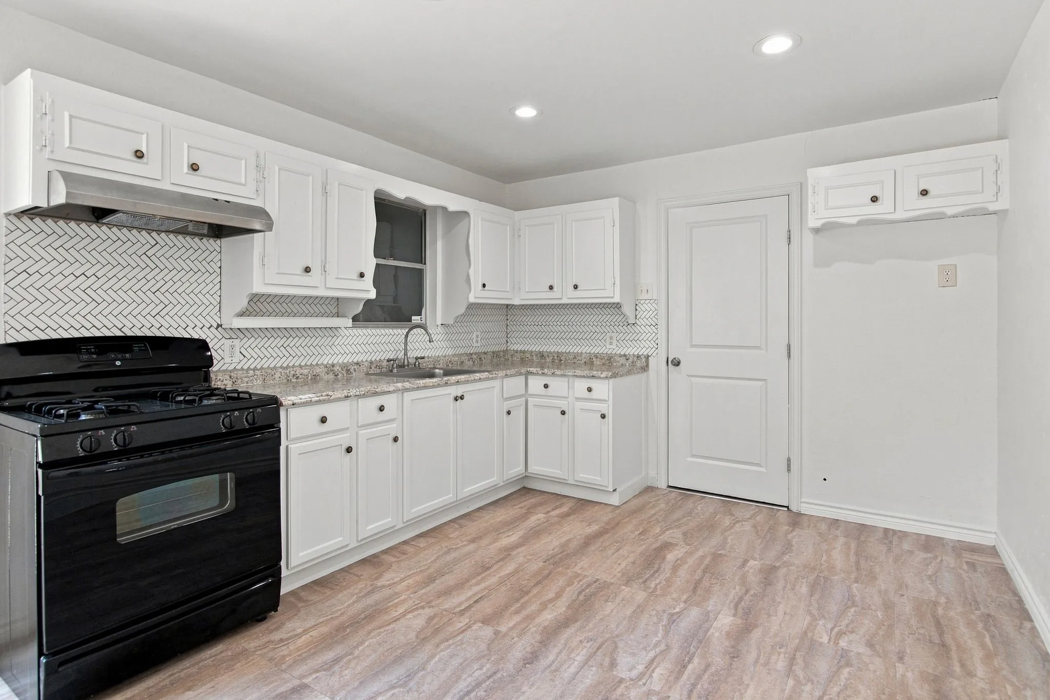 Single Family Residence For Sale in Tarrant County , 155 Chateau Drive, Fort Worth, Texas 76134, 3 Bedroom, 2 Bathroom, 2 Garage spaces, 1,388 Sqft, built in 1964, mls#21354485, Real Estate Agent in Fort Worth, Homes For Sale in Tarrant county, Homes For Sale in Fort Worth, Realtor in Fort Worth Texas, Real Estate Brokerage Independent Realty Texas, Luminita Cordes Realtor