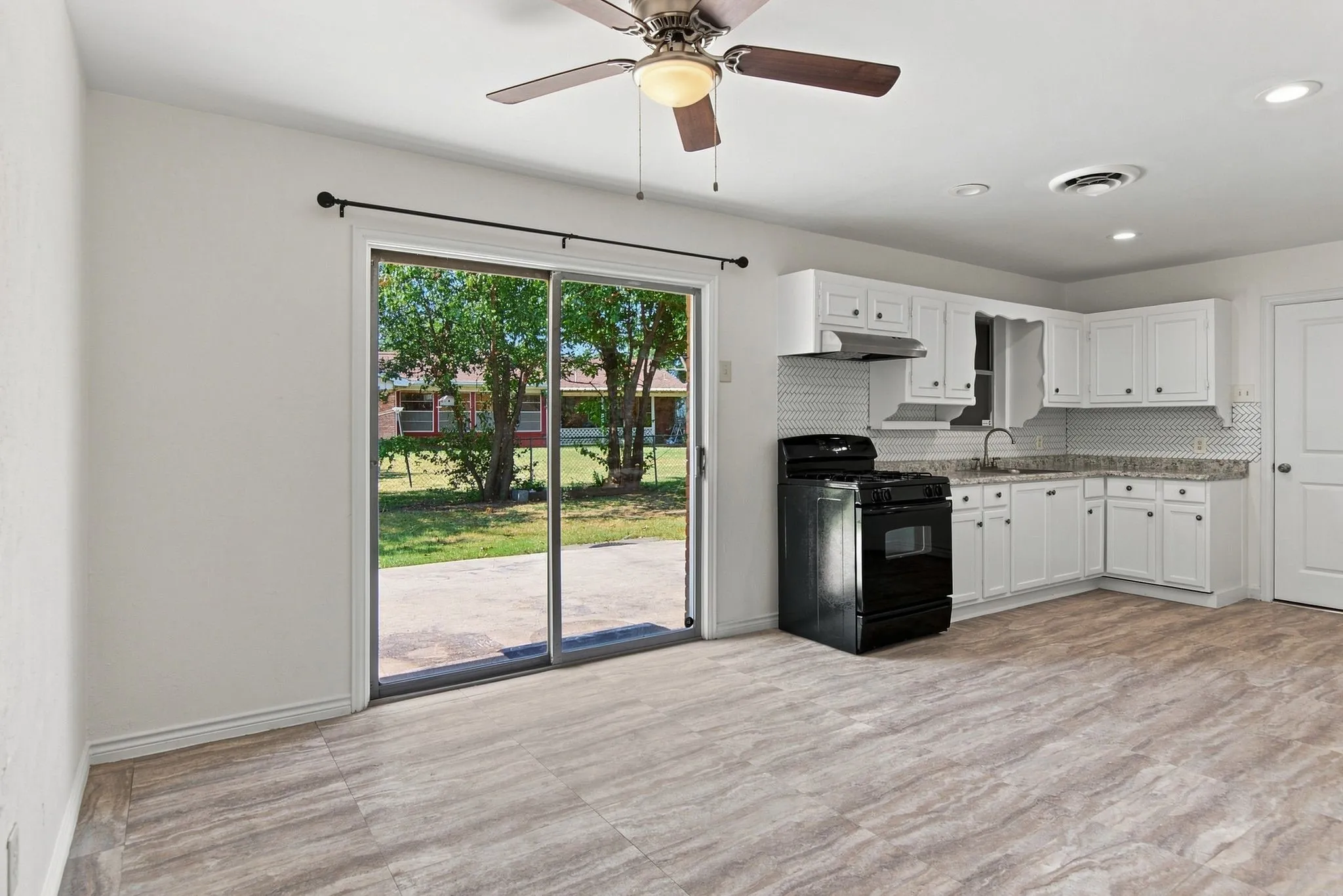 Kitchen Casual Dining Area