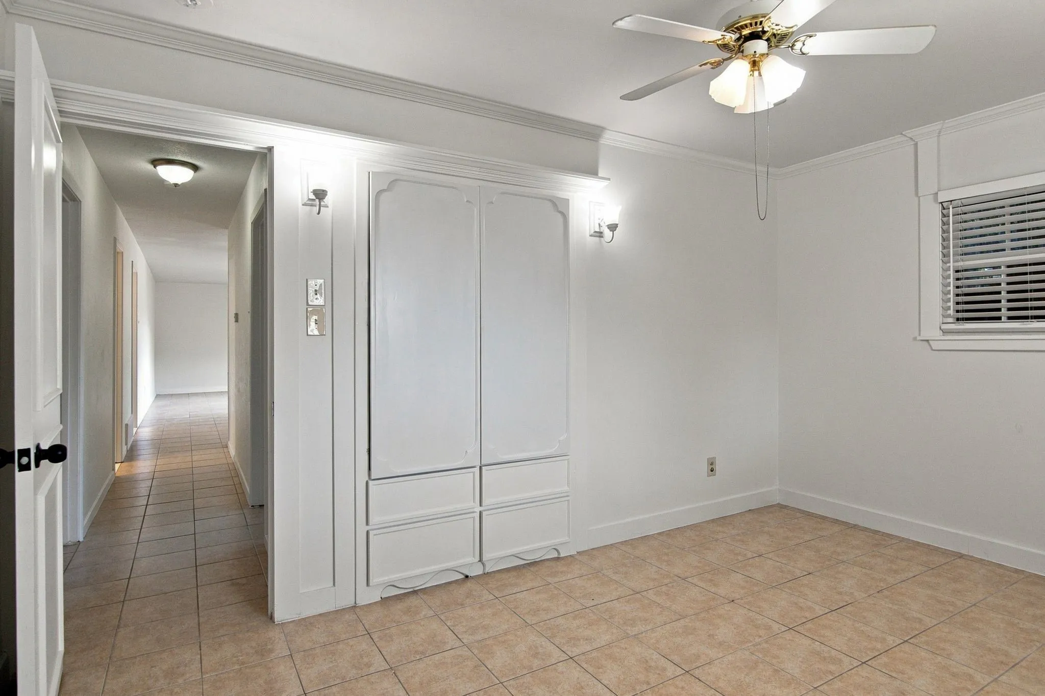 Single Family Residence For Sale in Tarrant County , 155 Chateau Drive, Fort Worth, Texas 76134, 3 Bedroom, 2 Bathroom, 2 Garage spaces, 1,388 Sqft, built in 1964, mls#21354485, Real Estate Agent in Fort Worth, Homes For Sale in Tarrant county, Homes For Sale in Fort Worth, Realtor in Fort Worth Texas, Real Estate Brokerage Independent Realty Texas, Luminita Cordes Realtor