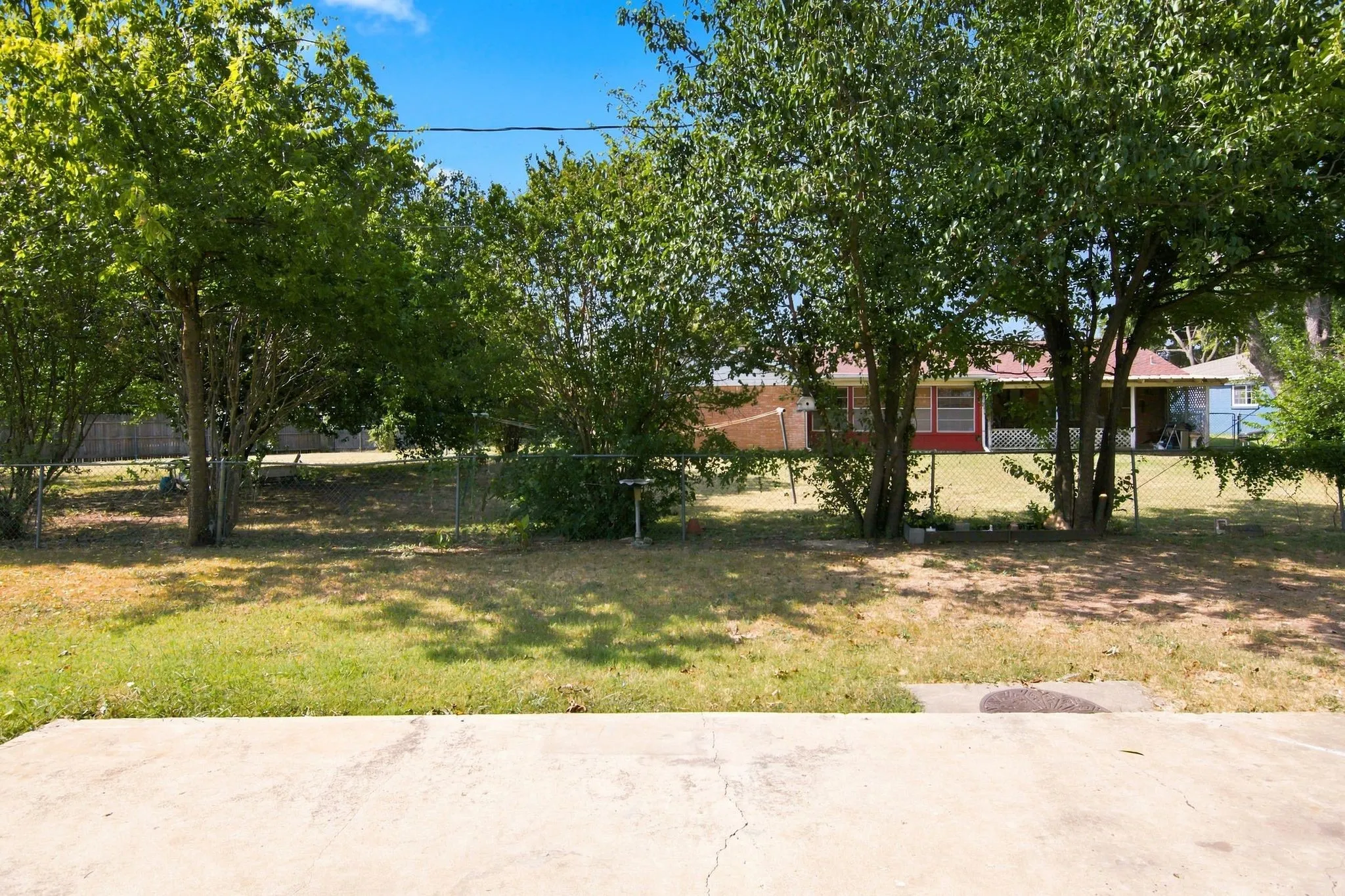 Single Family Residence For Sale in Tarrant County , 155 Chateau Drive, Fort Worth, Texas 76134, 3 Bedroom, 2 Bathroom, 2 Garage spaces, 1,388 Sqft, built in 1964, mls#21354485, Real Estate Agent in Fort Worth, Homes For Sale in Tarrant county, Homes For Sale in Fort Worth, Realtor in Fort Worth Texas, Real Estate Brokerage Independent Realty Texas, Luminita Cordes Realtor