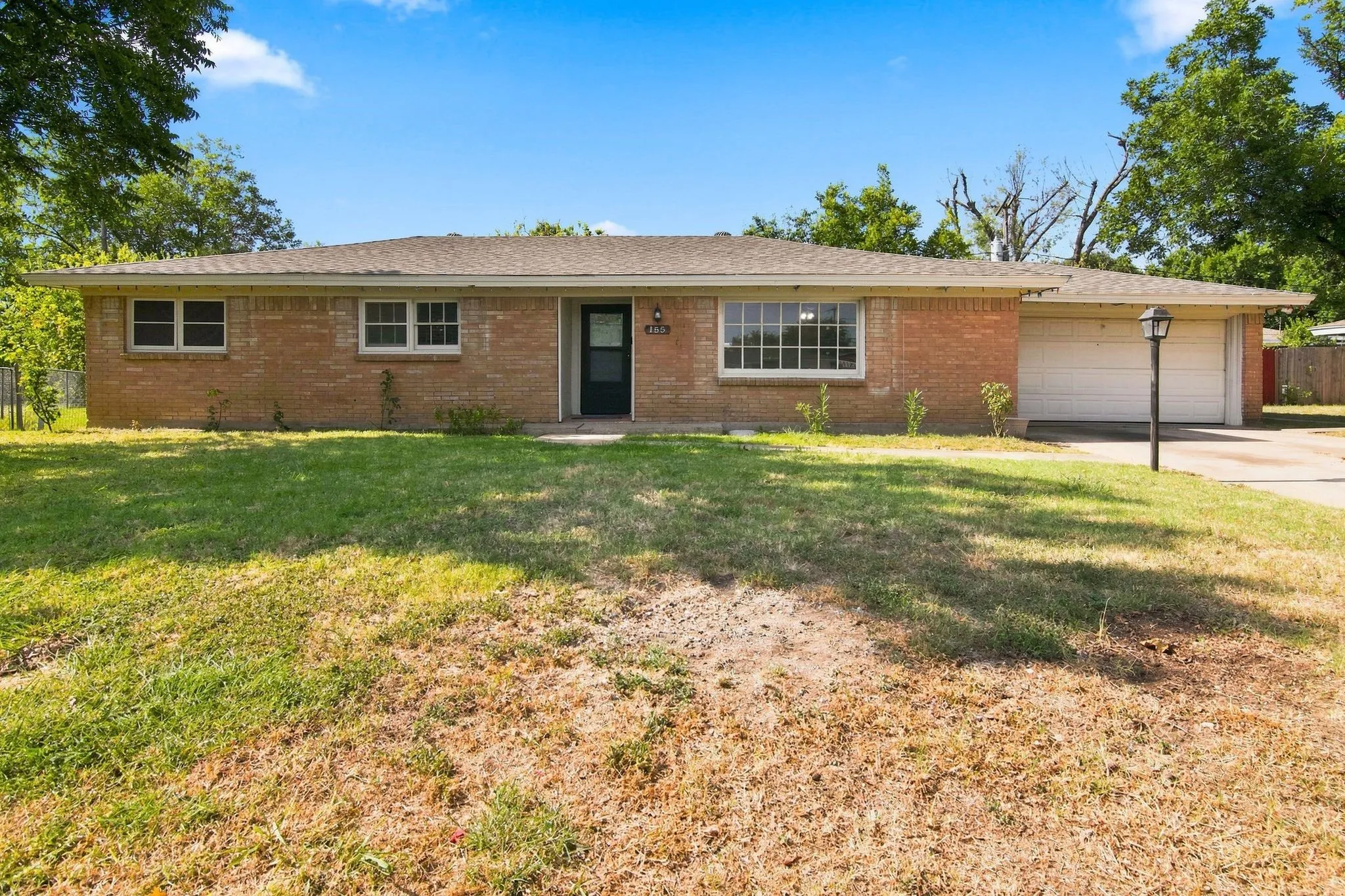 Single Family Residence For Sale in Tarrant County , 155 Chateau Drive, Fort Worth, Texas 76134, 3 Bedroom, 2 Bathroom, 2 Garage spaces, 1,388 Sqft, built in 1964, mls#21354485, Real Estate Agent in Fort Worth, Homes For Sale in Tarrant county, Homes For Sale in Fort Worth, Realtor in Fort Worth Texas, Real Estate Brokerage Independent Realty Texas, Luminita Cordes Realtor