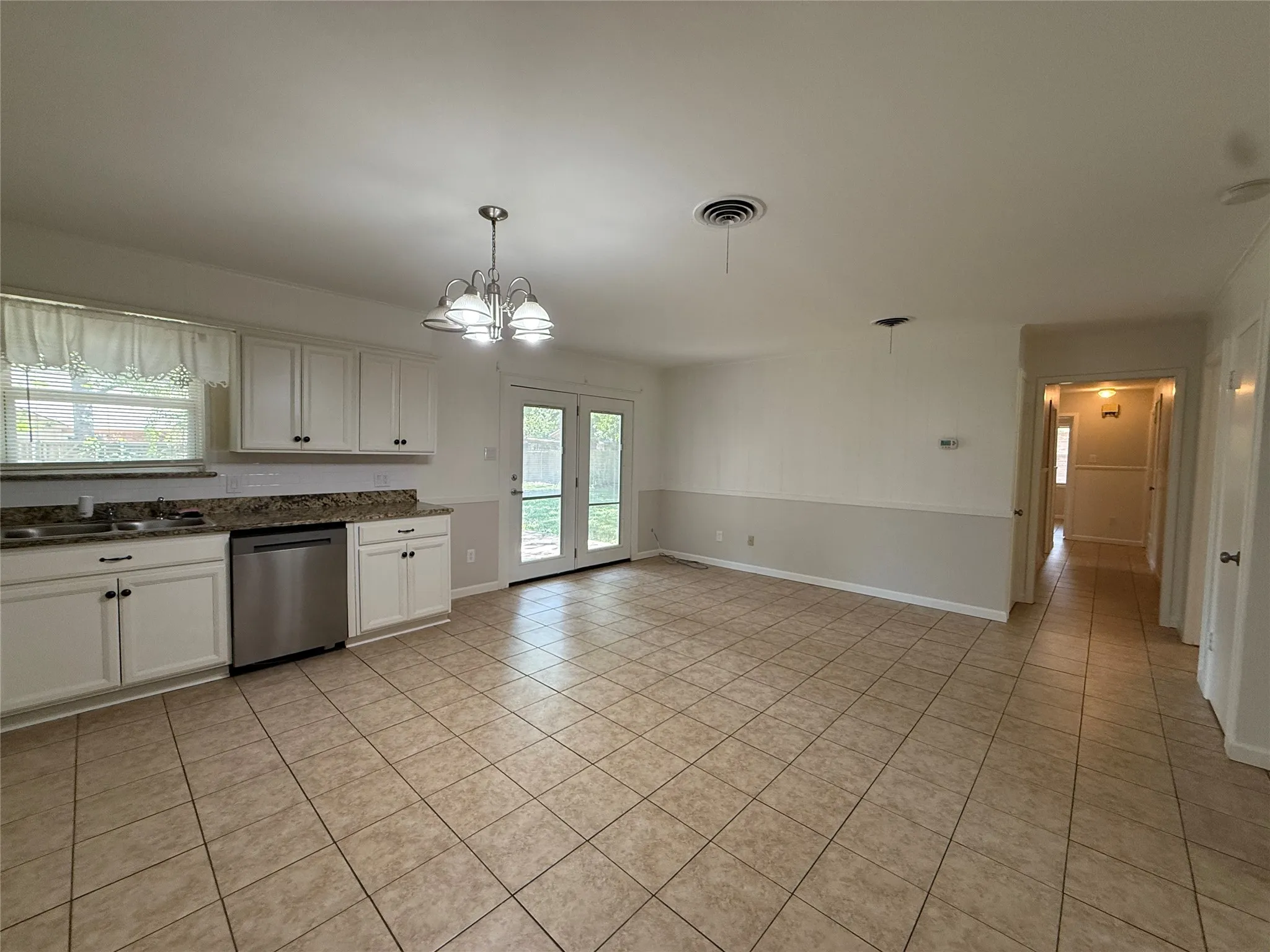 Single Family Residence For Rent in Navarro County , 1915 Fairfax Drive, Corsicana, Texas 75110, 3 Bedroom, 2 Bathroom, 2 Garage spaces, 1,564 Sqft, built in 1971, mls#21355603, Real Estate Agent in Corsicana, Homes For Rent in Navarro county, Homes For Rent in Corsicana, Realtor in Corsicana Texas, Real Estate Brokerage Independent Realty Texas, Luminita Cordes Realtor