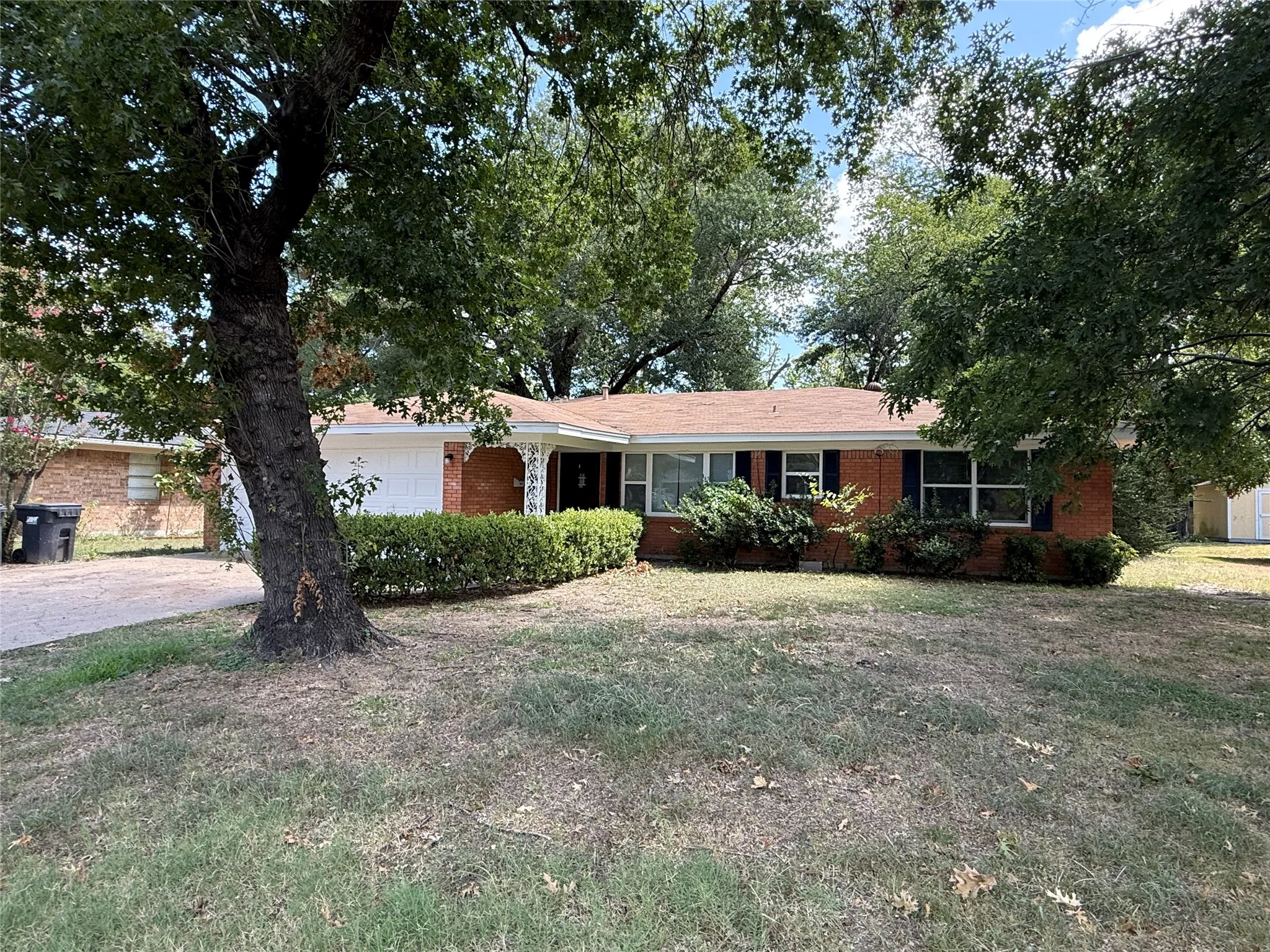 Single Family Residence For Rent in Navarro County , 1915 Fairfax Drive, Corsicana, Texas 75110, 3 Bedroom, 2 Bathroom, 2 Garage spaces, 1,564 Sqft, built in 1971, mls#21355603, Real Estate Agent in Corsicana, Homes For Rent in Navarro county, Homes For Rent in Corsicana, Realtor in Corsicana Texas, Real Estate Brokerage Independent Realty Texas, Luminita Cordes Realtor