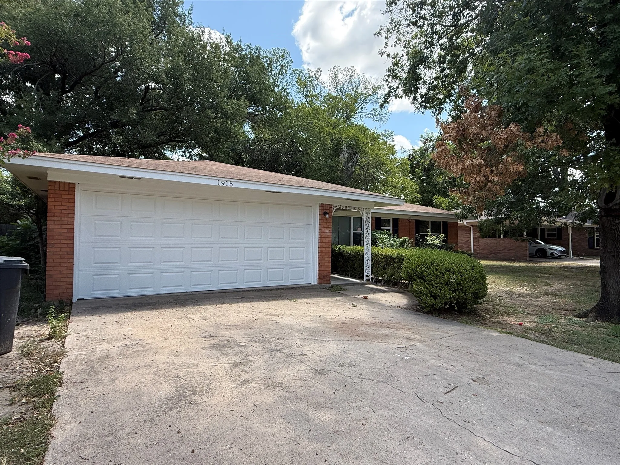 Single Family Residence For Rent in Navarro County , 1915 Fairfax Drive, Corsicana, Texas 75110, 3 Bedroom, 2 Bathroom, 2 Garage spaces, 1,564 Sqft, built in 1971, mls#21355603, Real Estate Agent in Corsicana, Homes For Rent in Navarro county, Homes For Rent in Corsicana, Realtor in Corsicana Texas, Real Estate Brokerage Independent Realty Texas, Luminita Cordes Realtor