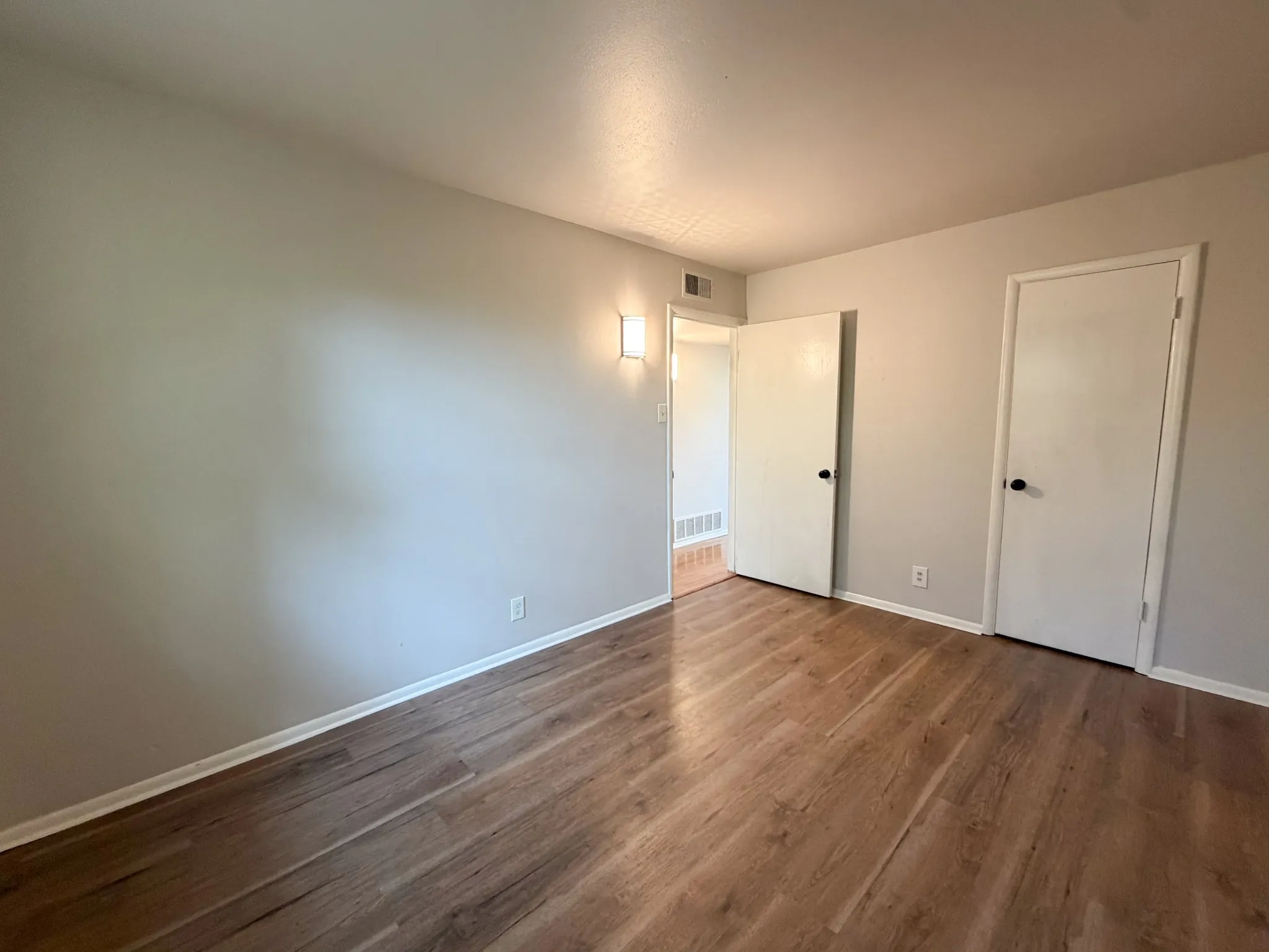 Apartment For Rent in Ellis County , 518 N Rogers Street 202, Waxahachie, Texas 75165, 2 Bedroom, 1 Bathroom, Garage spaces, 650 Sqft, built in 1963, Price $1,250, mls#21355636, Real Estate Agent in Waxahachie, Homes For Rent in Ellis county, Homes For Rent in Waxahachie, Realtor in Waxahachie Texas, Real Estate Brokerage Independent Realty Texas, Luminita Cordes Realtor