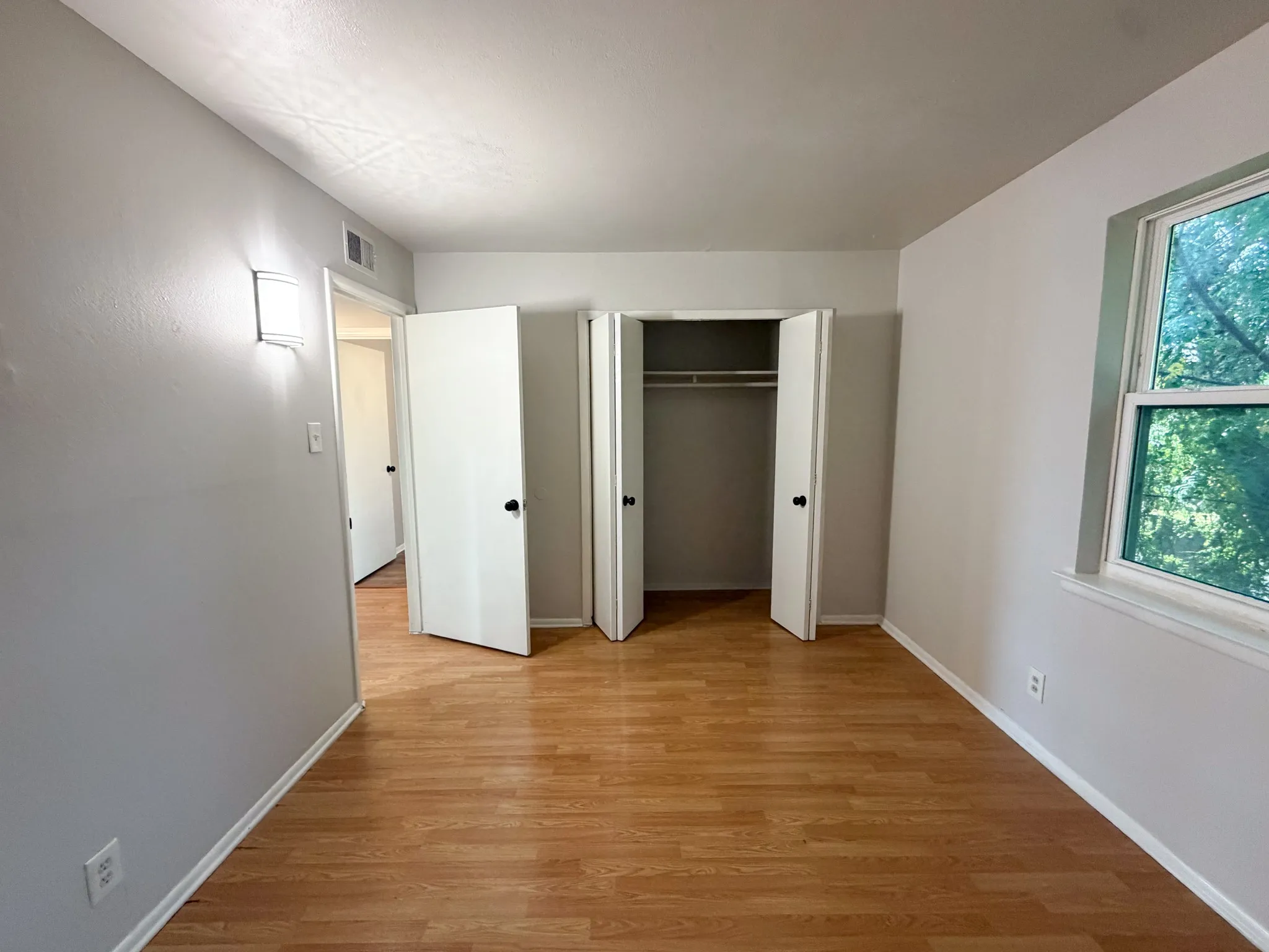 Apartment For Rent in Ellis County , 518 N Rogers Street 202, Waxahachie, Texas 75165, 2 Bedroom, 1 Bathroom, Garage spaces, 650 Sqft, built in 1963, Price $1,250, mls#21355636, Real Estate Agent in Waxahachie, Homes For Rent in Ellis county, Homes For Rent in Waxahachie, Realtor in Waxahachie Texas, Real Estate Brokerage Independent Realty Texas, Luminita Cordes Realtor