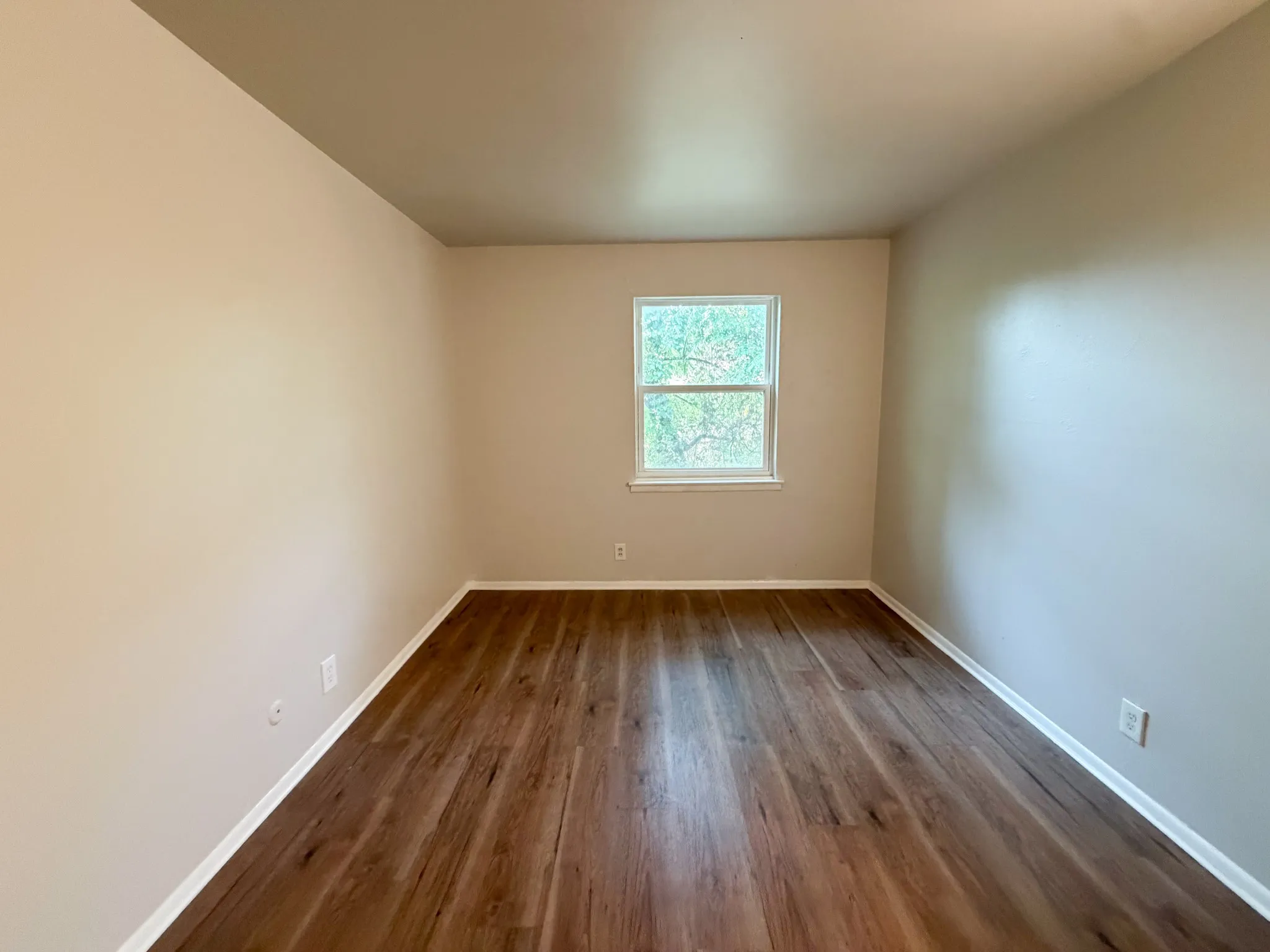 Apartment For Rent in Ellis County , 518 N Rogers Street 202, Waxahachie, Texas 75165, 2 Bedroom, 1 Bathroom, Garage spaces, 650 Sqft, built in 1963, Price $1,250, mls#21355636, Real Estate Agent in Waxahachie, Homes For Rent in Ellis county, Homes For Rent in Waxahachie, Realtor in Waxahachie Texas, Real Estate Brokerage Independent Realty Texas, Luminita Cordes Realtor