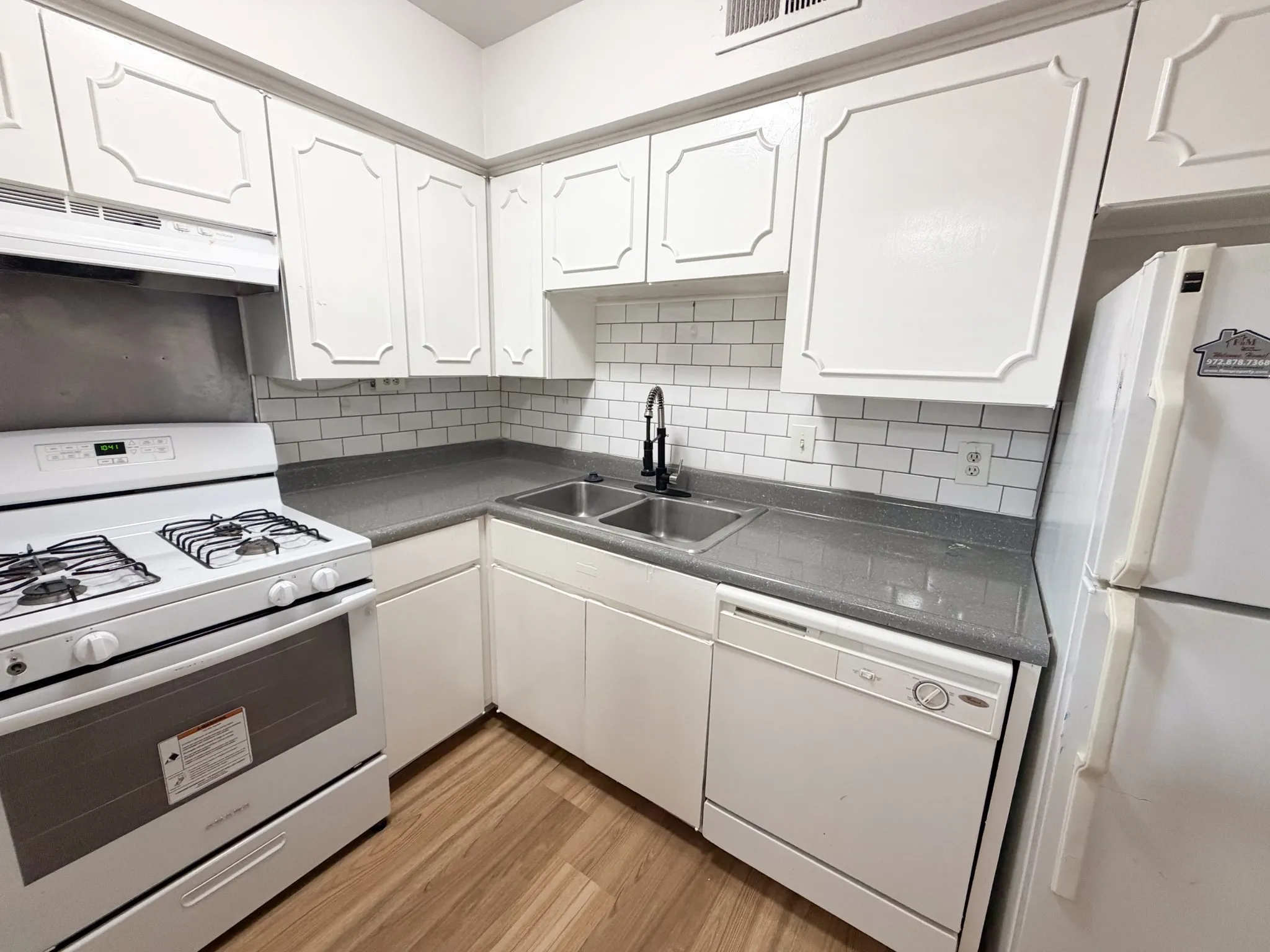 Apartment For Rent in Ellis County , 518 N Rogers Street 202, Waxahachie, Texas 75165, 2 Bedroom, 1 Bathroom, Garage spaces, 650 Sqft, built in 1963, Price $1,250, mls#21355636, Real Estate Agent in Waxahachie, Homes For Rent in Ellis county, Homes For Rent in Waxahachie, Realtor in Waxahachie Texas, Real Estate Brokerage Independent Realty Texas, Luminita Cordes Realtor