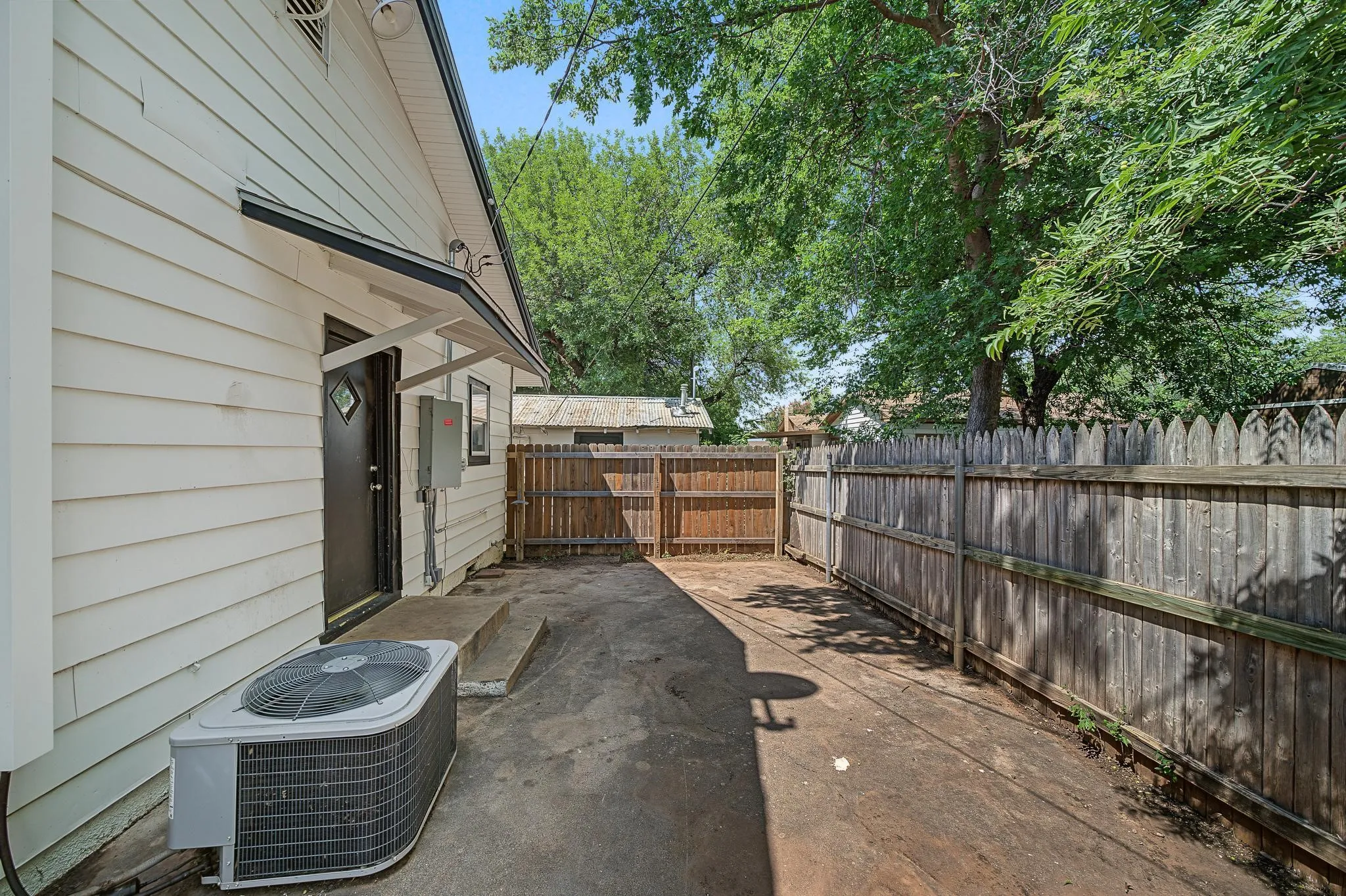 Apartment For Sale in Taylor County , 617 Grand Avenue, Abilene, Texas 79605, 3 Bedroom, 2 Bathroom, Garage spaces, 1,524 Sqft, built in 1941, mls#21340623, Real Estate Agent in Abilene, Homes For Sale in Taylor county, Homes For Sale in Abilene, Realtor in Abilene Texas, Real Estate Brokerage Independent Realty Texas, Luminita Cordes Realtor