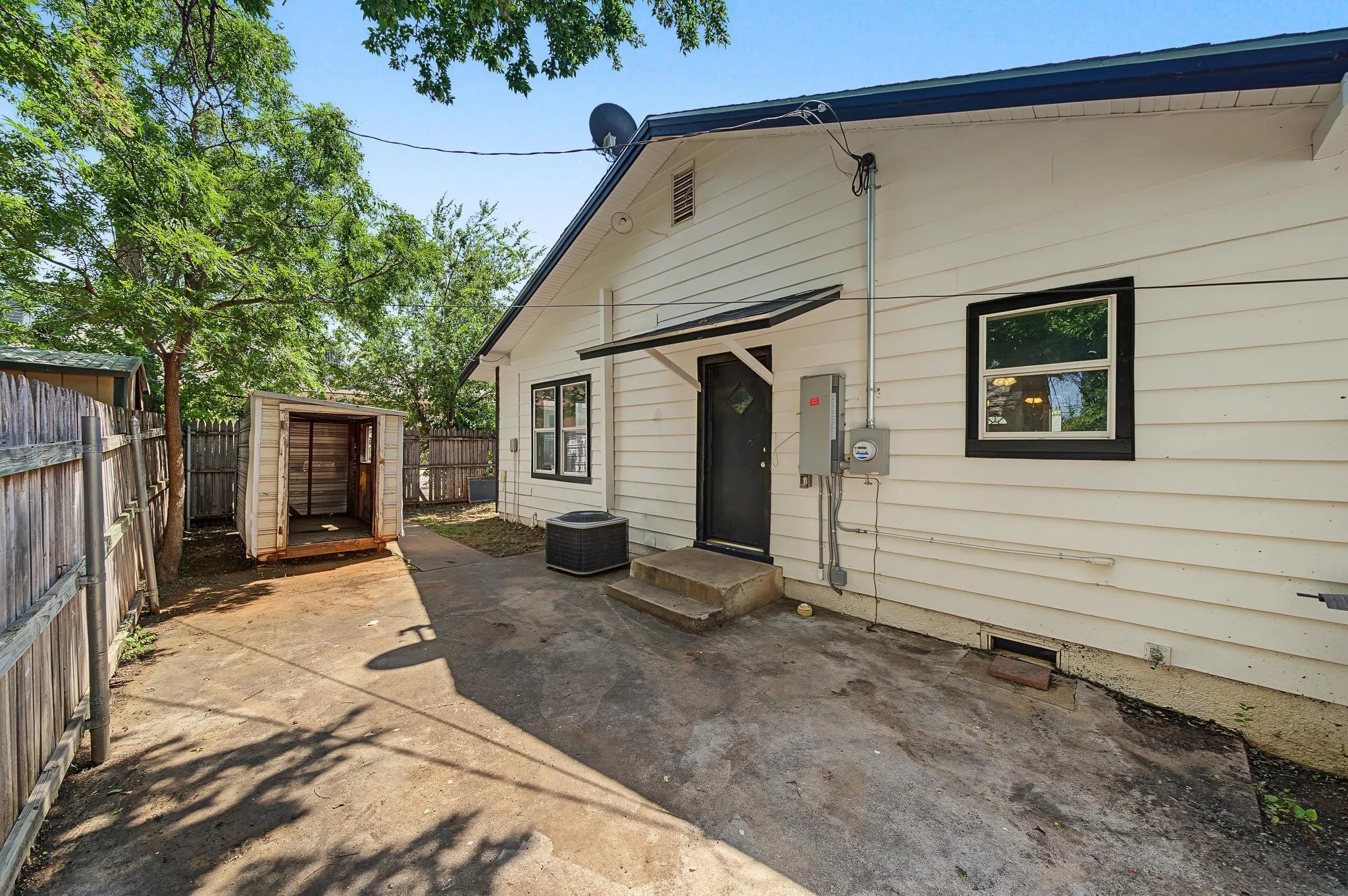 Apartment For Sale in Taylor County , 617 Grand Avenue, Abilene, Texas 79605, 3 Bedroom, 2 Bathroom, Garage spaces, 1,524 Sqft, built in 1941, mls#21340623, Real Estate Agent in Abilene, Homes For Sale in Taylor county, Homes For Sale in Abilene, Realtor in Abilene Texas, Real Estate Brokerage Independent Realty Texas, Luminita Cordes Realtor