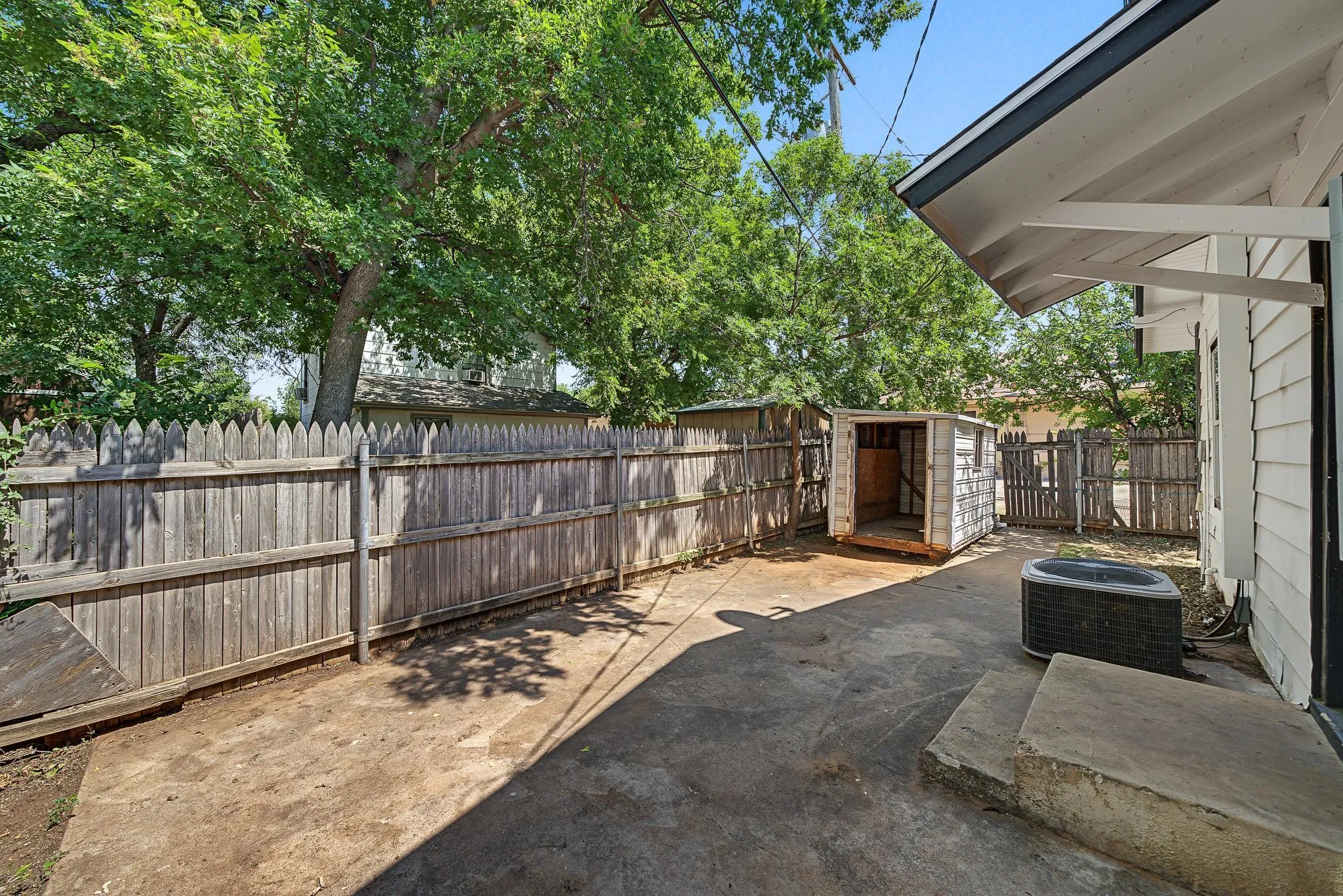 Apartment For Sale in Taylor County , 617 Grand Avenue, Abilene, Texas 79605, 3 Bedroom, 2 Bathroom, Garage spaces, 1,524 Sqft, built in 1941, mls#21340623, Real Estate Agent in Abilene, Homes For Sale in Taylor county, Homes For Sale in Abilene, Realtor in Abilene Texas, Real Estate Brokerage Independent Realty Texas, Luminita Cordes Realtor