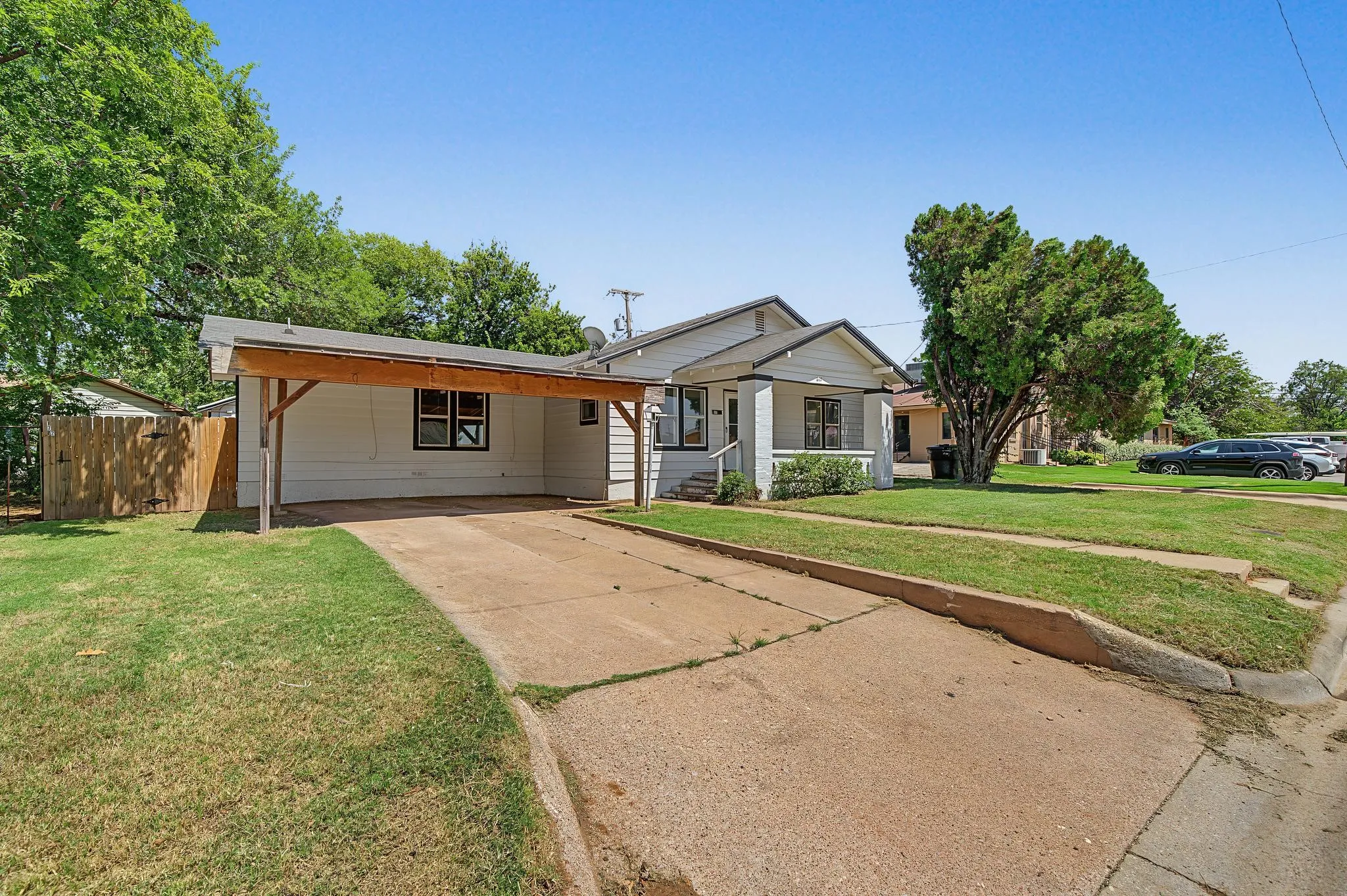 Apartment For Sale in Taylor County , 617 Grand Avenue, Abilene, Texas 79605, 3 Bedroom, 2 Bathroom, Garage spaces, 1,524 Sqft, built in 1941, mls#21340623, Real Estate Agent in Abilene, Homes For Sale in Taylor county, Homes For Sale in Abilene, Realtor in Abilene Texas, Real Estate Brokerage Independent Realty Texas, Luminita Cordes Realtor