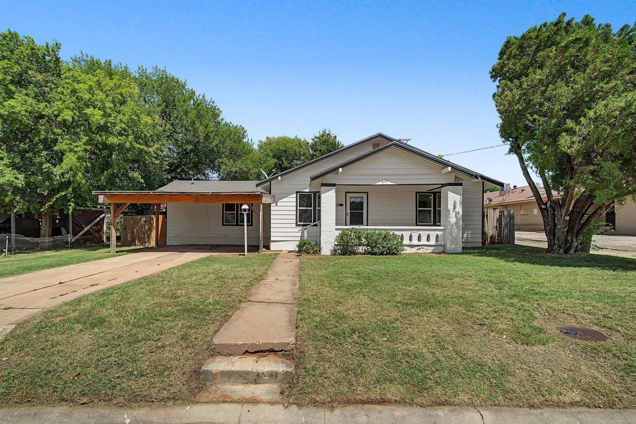 Apartment For Sale in Taylor County , 617 Grand Avenue, Abilene, Texas 79605, 3 Bedroom, 2 Bathroom, Garage spaces, 1,524 Sqft, built in 1941, mls#21340623, Real Estate Agent in Abilene, Homes For Sale in Taylor county, Homes For Sale in Abilene, Realtor in Abilene Texas, Real Estate Brokerage Independent Realty Texas, Luminita Cordes Realtor