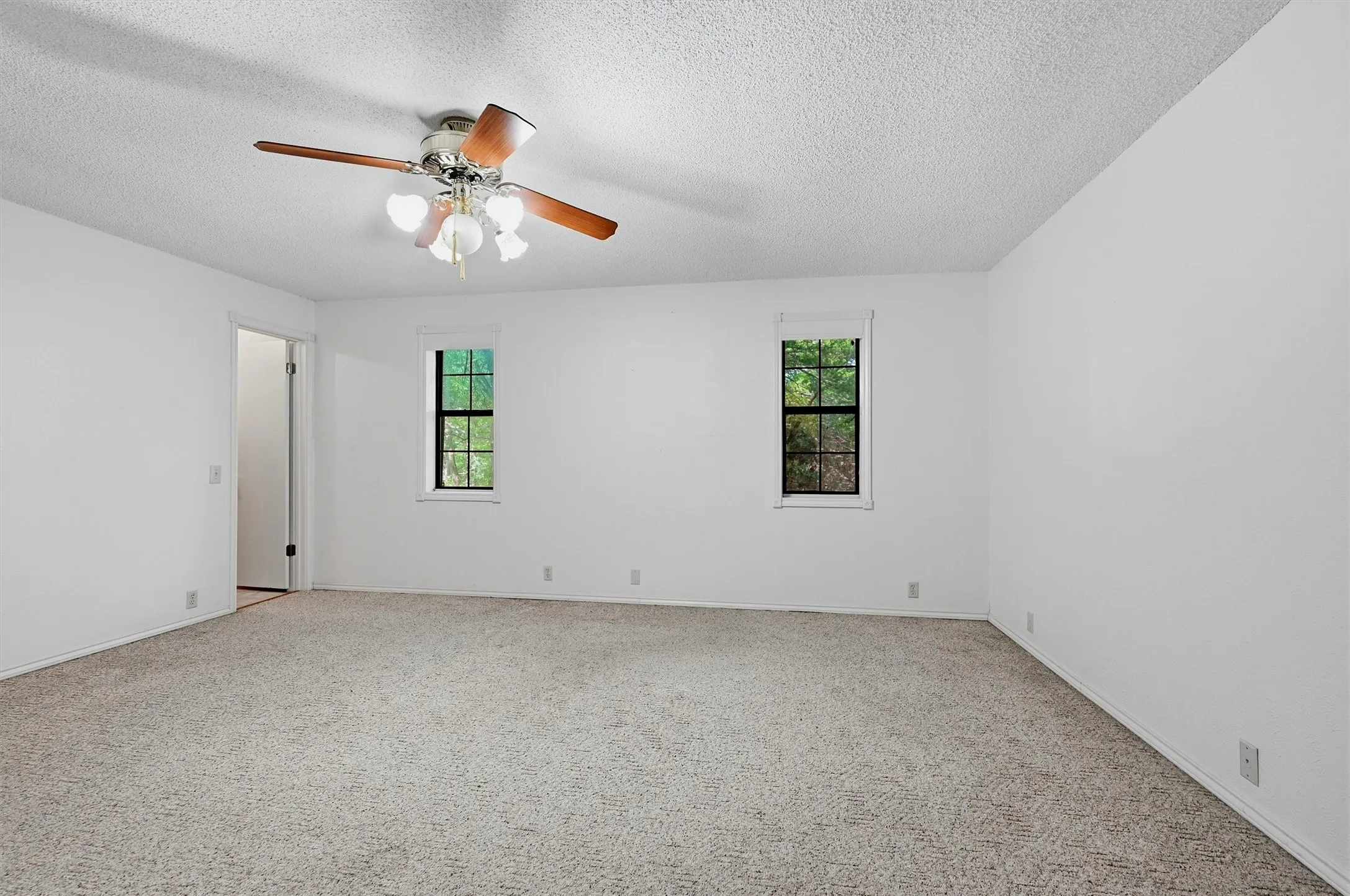 Single Family Residence For Sale in Grayson County , 3721 Rock Creek Road, Whitesboro, Texas 76273, 4 Bedroom, 3 Bathroom, 2 Garage spaces, 2,910 Sqft, built in 2001, mls#21351768, Real Estate Agent in Whitesboro, Homes For Sale in Grayson county, Homes For Sale in Whitesboro, Realtor in Whitesboro Texas, Real Estate Brokerage Independent Realty Texas, Luminita Cordes Realtor
