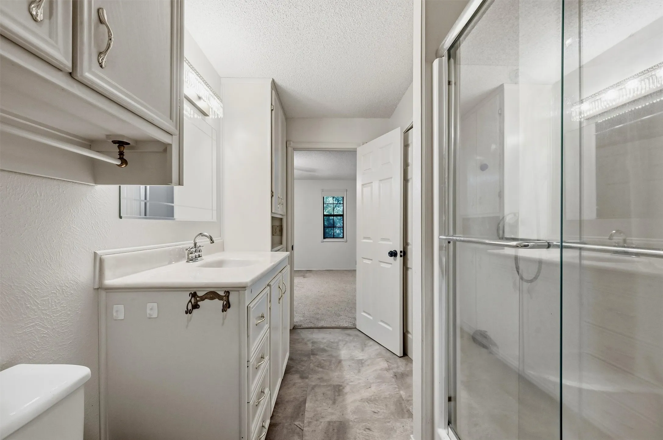 Single Family Residence For Sale in Grayson County , 3721 Rock Creek Road, Whitesboro, Texas 76273, 4 Bedroom, 3 Bathroom, 2 Garage spaces, 2,910 Sqft, built in 2001, mls#21351768, Real Estate Agent in Whitesboro, Homes For Sale in Grayson county, Homes For Sale in Whitesboro, Realtor in Whitesboro Texas, Real Estate Brokerage Independent Realty Texas, Luminita Cordes Realtor