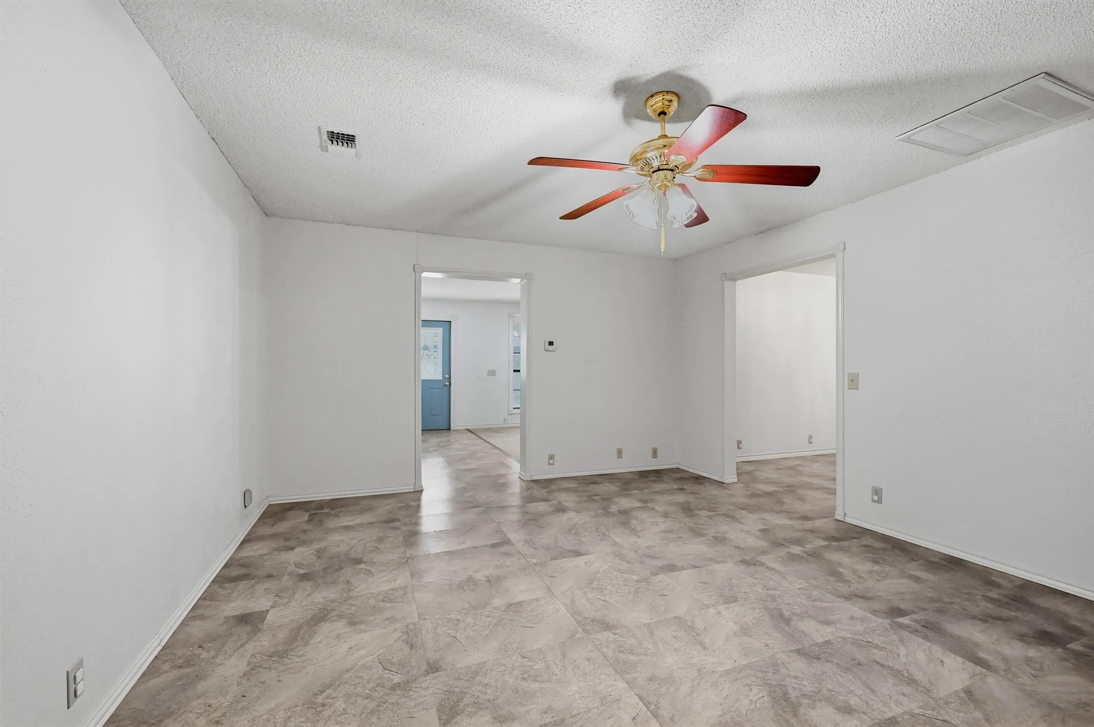 Single Family Residence For Sale in Grayson County , 3721 Rock Creek Road, Whitesboro, Texas 76273, 4 Bedroom, 3 Bathroom, 2 Garage spaces, 2,910 Sqft, built in 2001, mls#21351768, Real Estate Agent in Whitesboro, Homes For Sale in Grayson county, Homes For Sale in Whitesboro, Realtor in Whitesboro Texas, Real Estate Brokerage Independent Realty Texas, Luminita Cordes Realtor