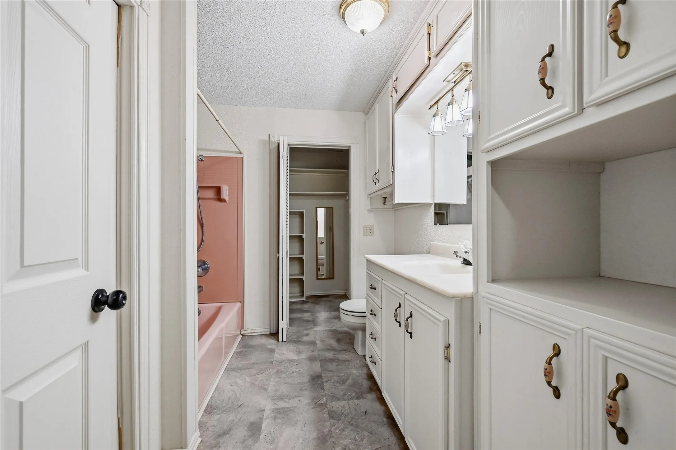 Single Family Residence For Sale in Grayson County , 3721 Rock Creek Road, Whitesboro, Texas 76273, 4 Bedroom, 3 Bathroom, 2 Garage spaces, 2,910 Sqft, built in 2001, mls#21351768, Real Estate Agent in Whitesboro, Homes For Sale in Grayson county, Homes For Sale in Whitesboro, Realtor in Whitesboro Texas, Real Estate Brokerage Independent Realty Texas, Luminita Cordes Realtor